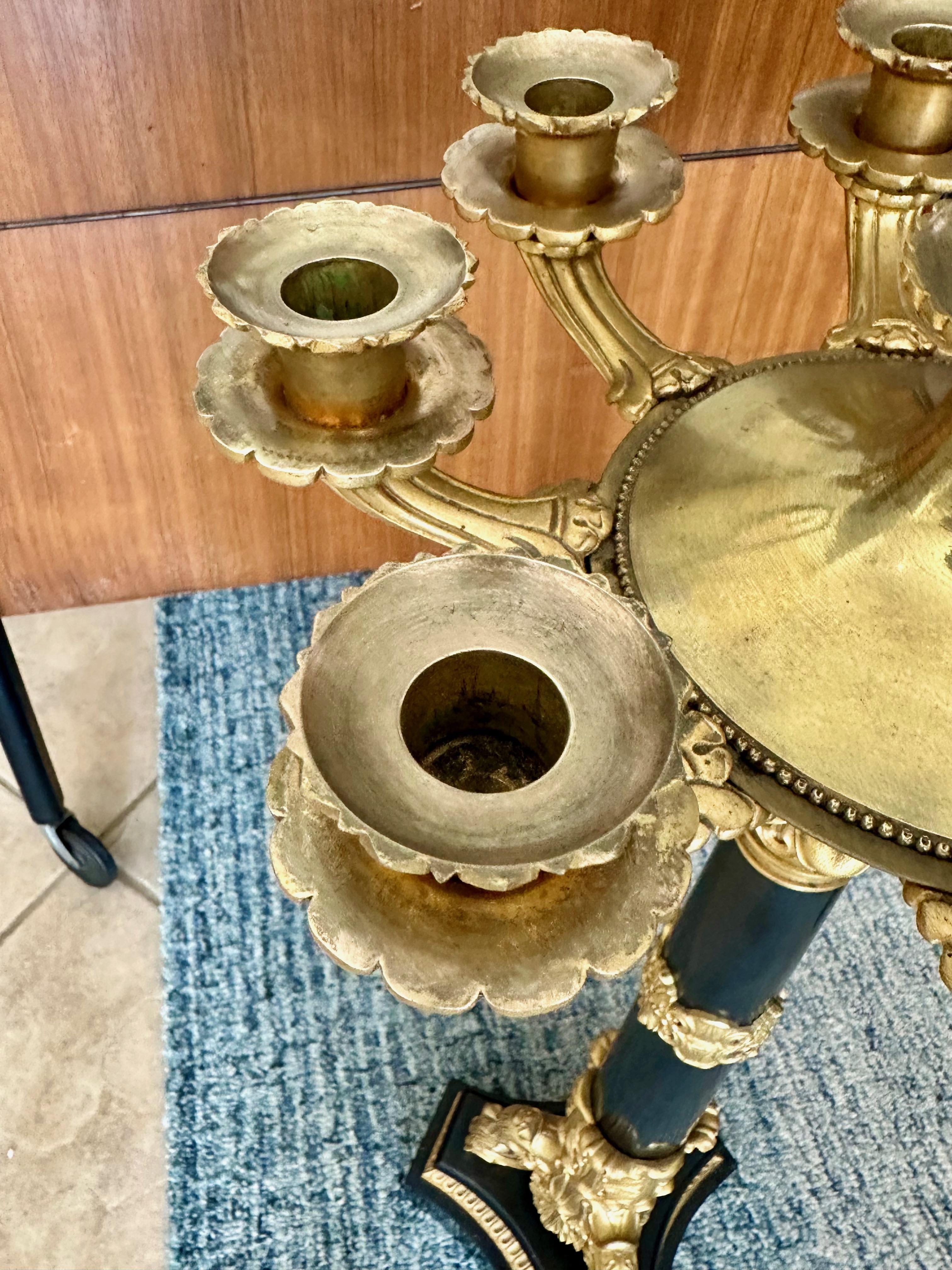 Candelabro singolo grande in bronzo dorato francese da restauro in vendita 10