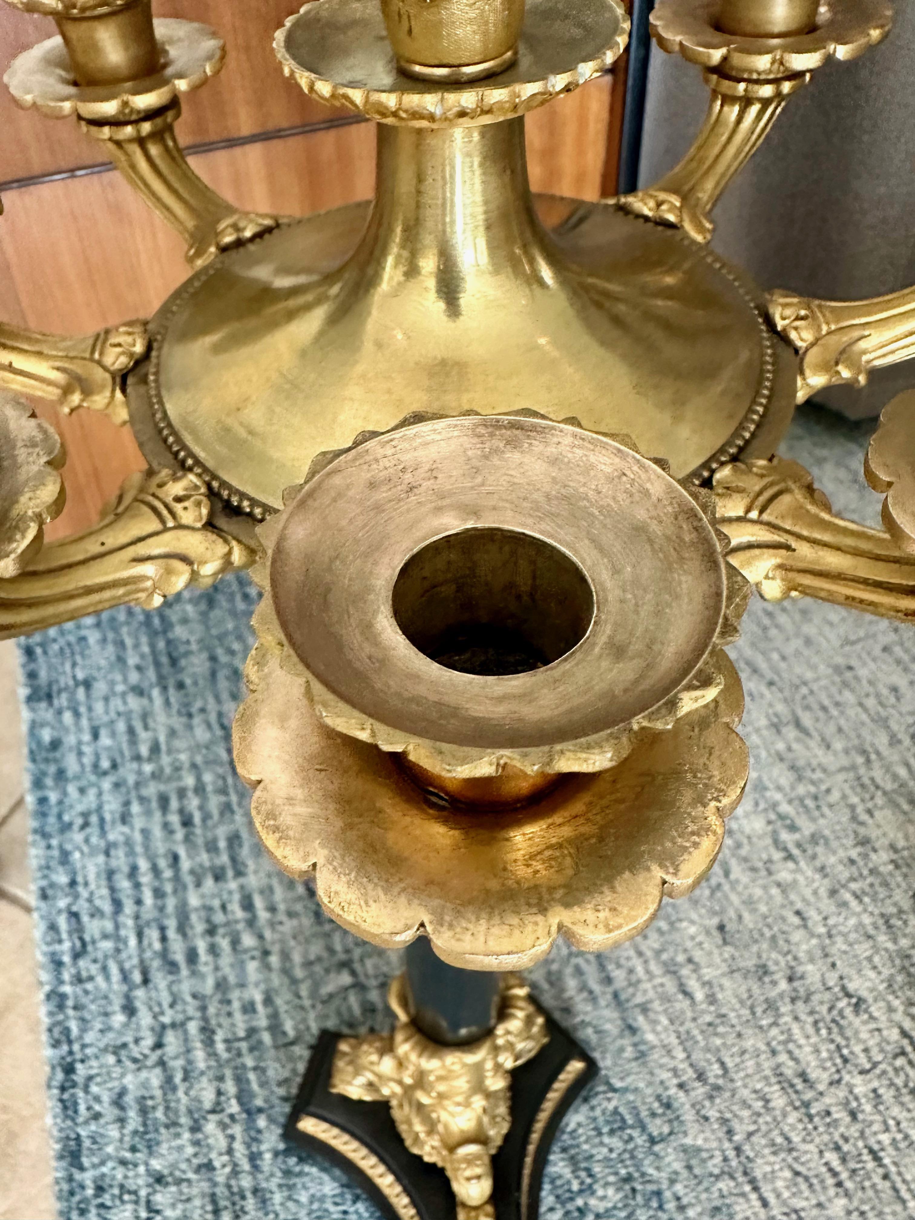 Candelabro singolo grande in bronzo dorato francese da restauro in vendita 11