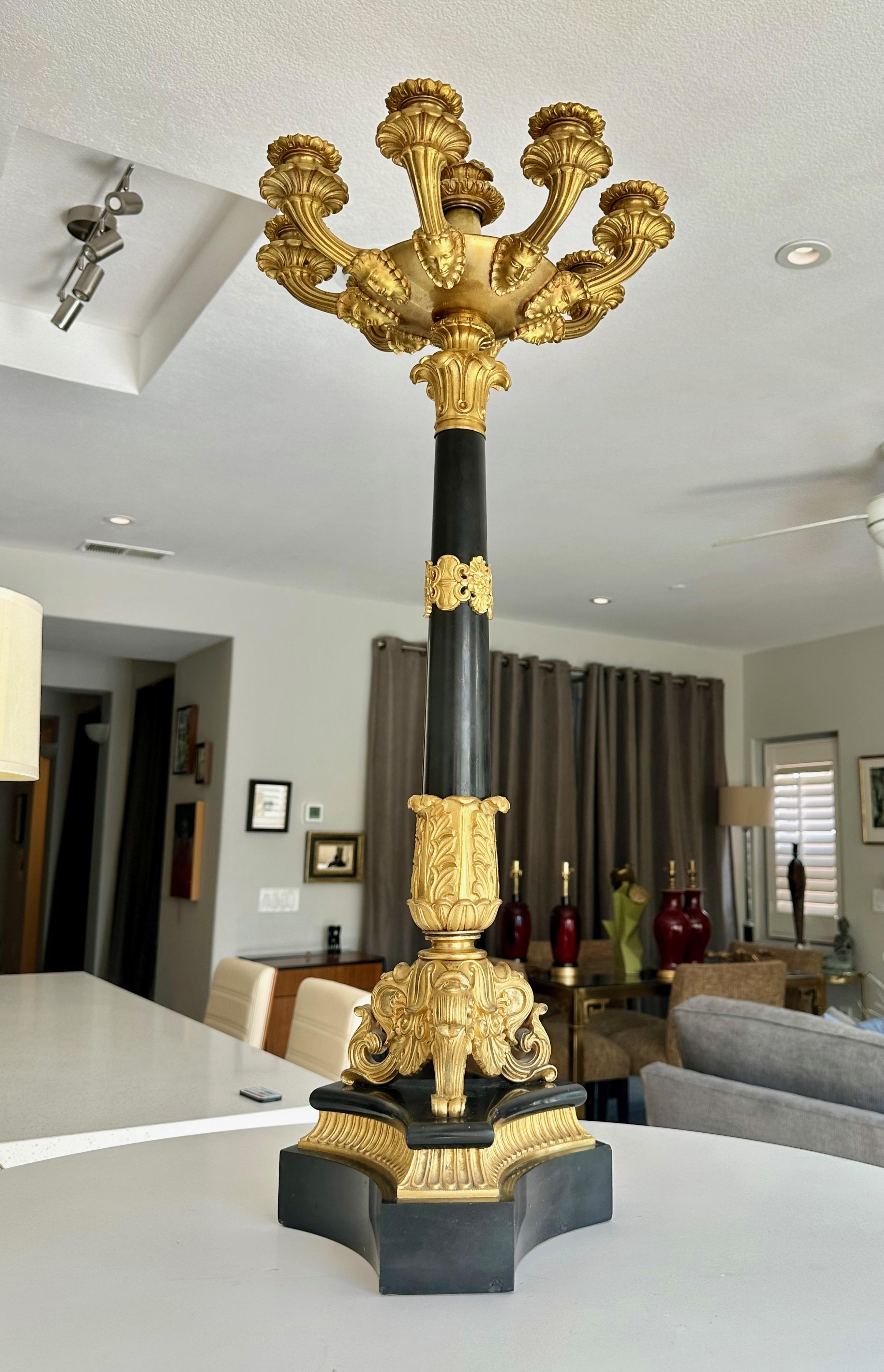Neoimpero Candelabro singolo grande in bronzo dorato francese da restauro in vendita