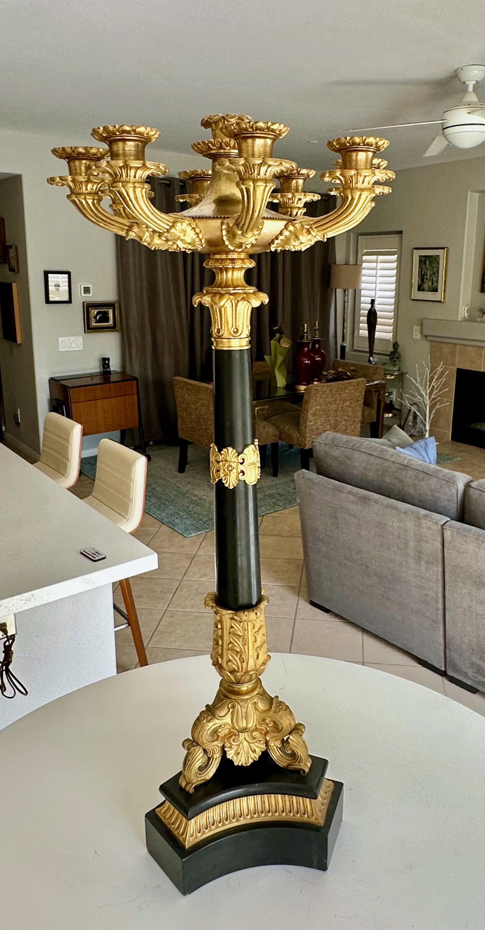 Metà XIX secolo Candelabro singolo grande in bronzo dorato francese da restauro in vendita