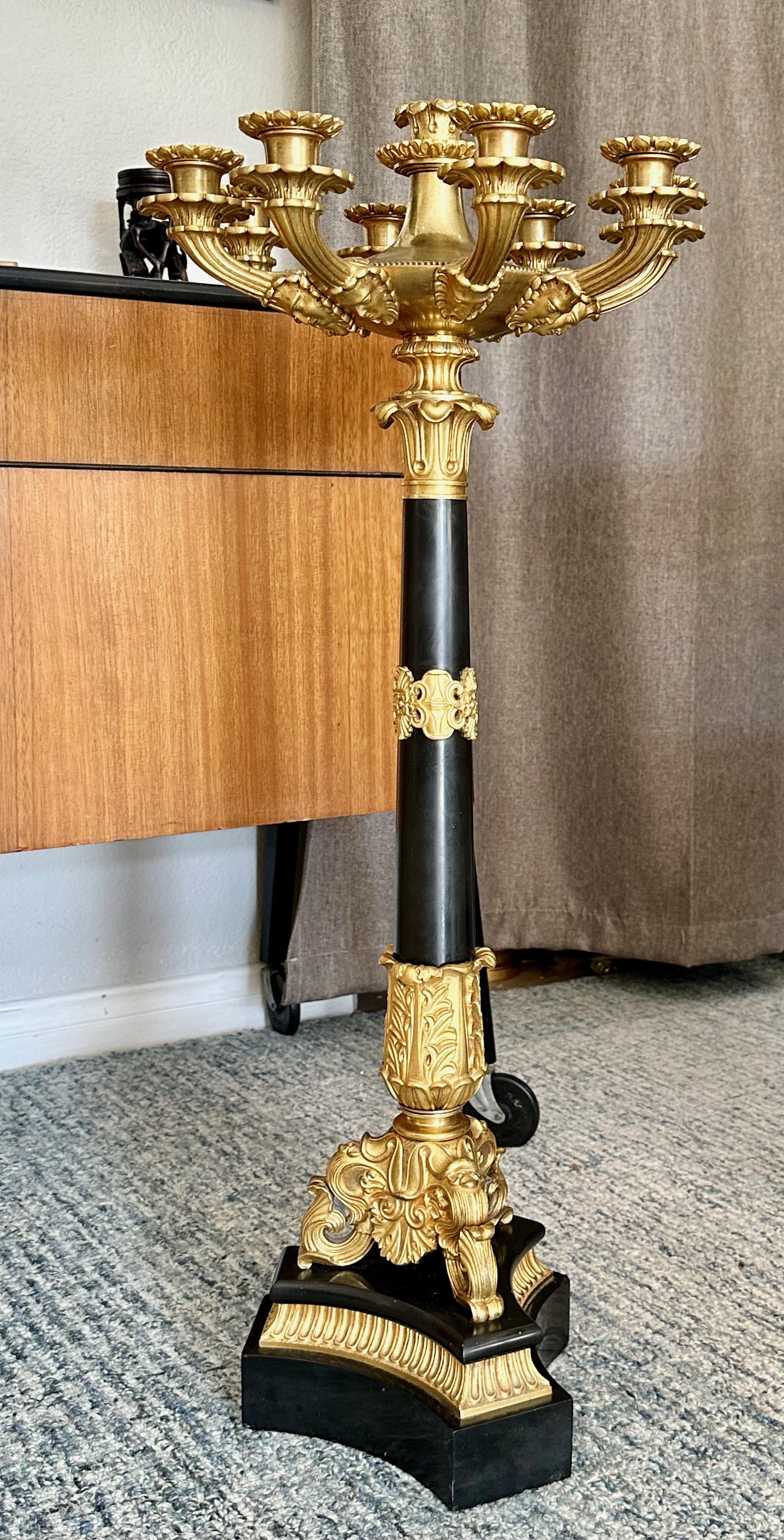 Bronzo Candelabro singolo grande in bronzo dorato francese da restauro in vendita