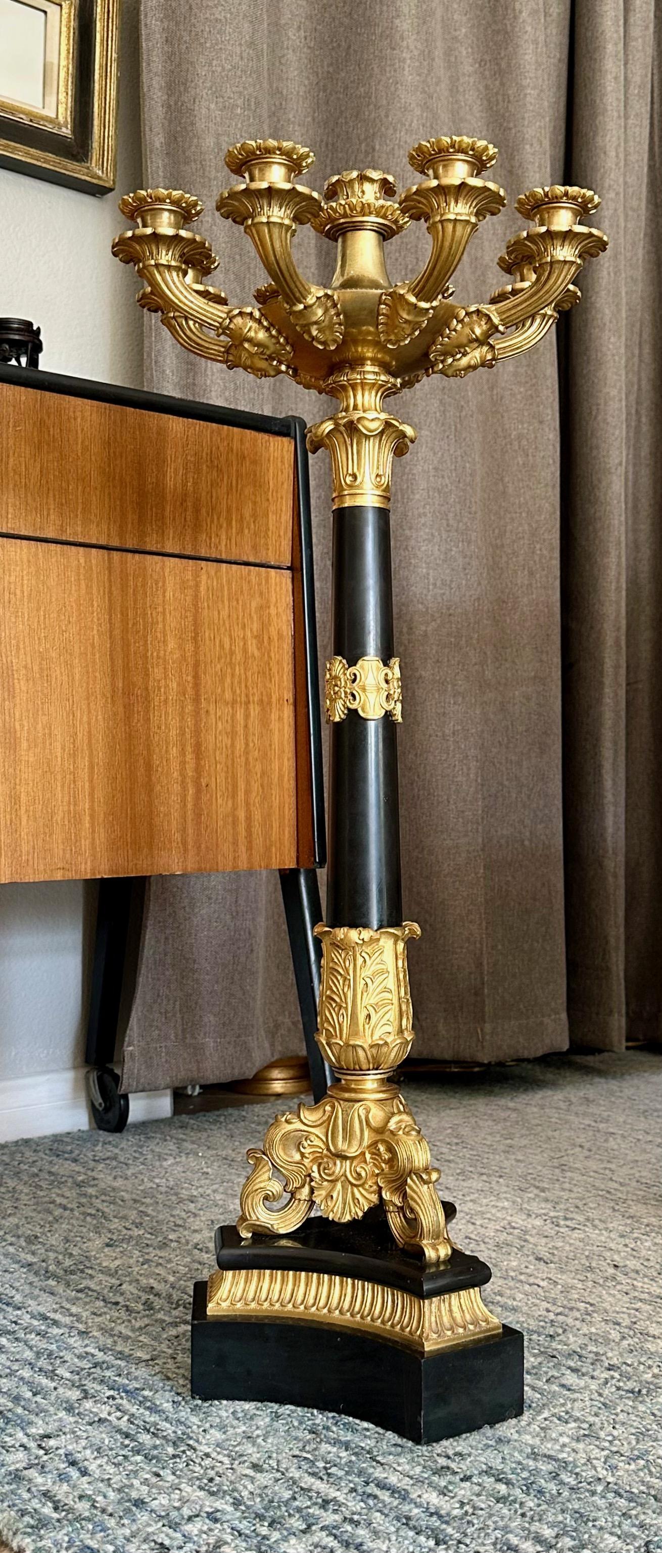 Candelabro singolo grande in bronzo dorato francese da restauro in vendita 1