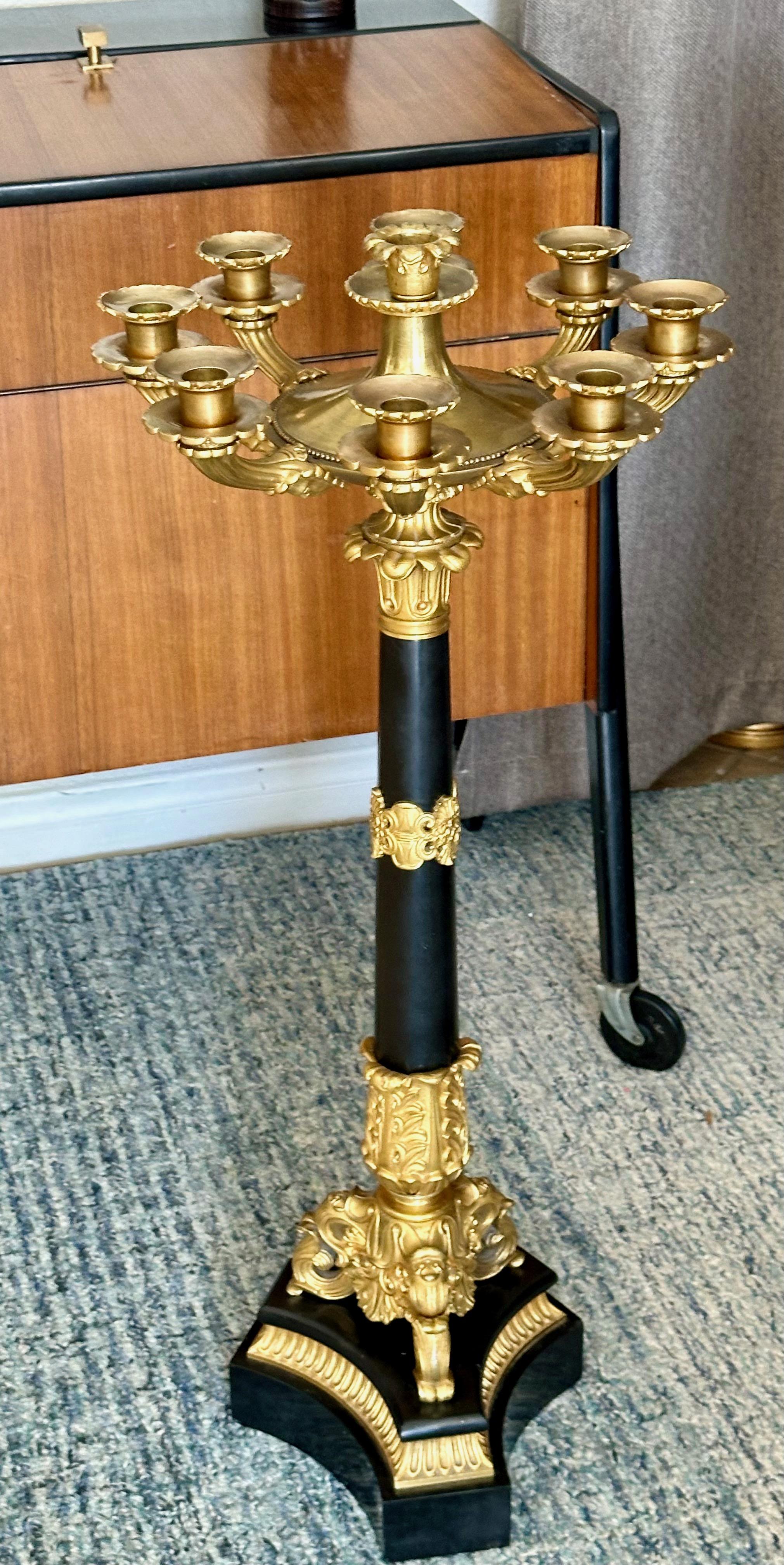 Candelabro singolo grande in bronzo dorato francese da restauro in vendita 2