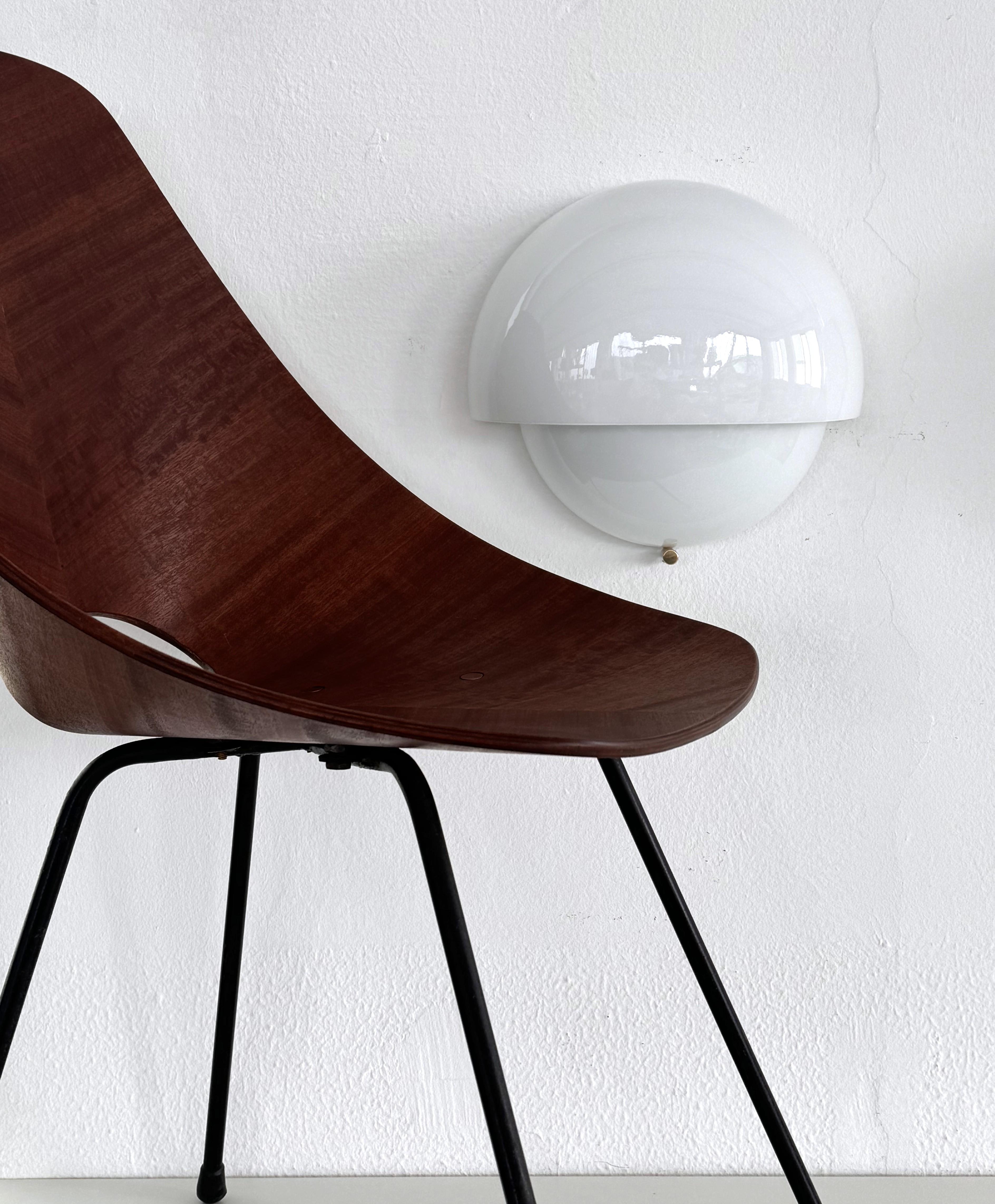 Große Wandleuchte 'Grande Mania' von Vico Magistretti für Artemide

Wunderschöner Wandleuchter aus Glas mit der Bezeichnung 