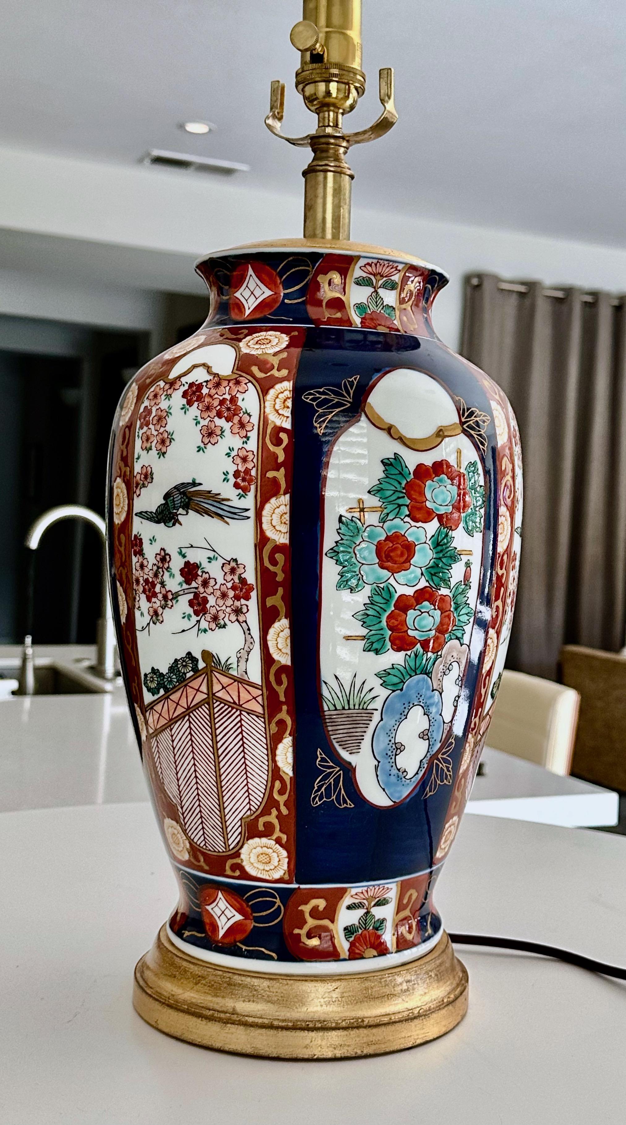 Einzelne große japanische asiatische Imari Porcelain Tischlampe im Angebot 11