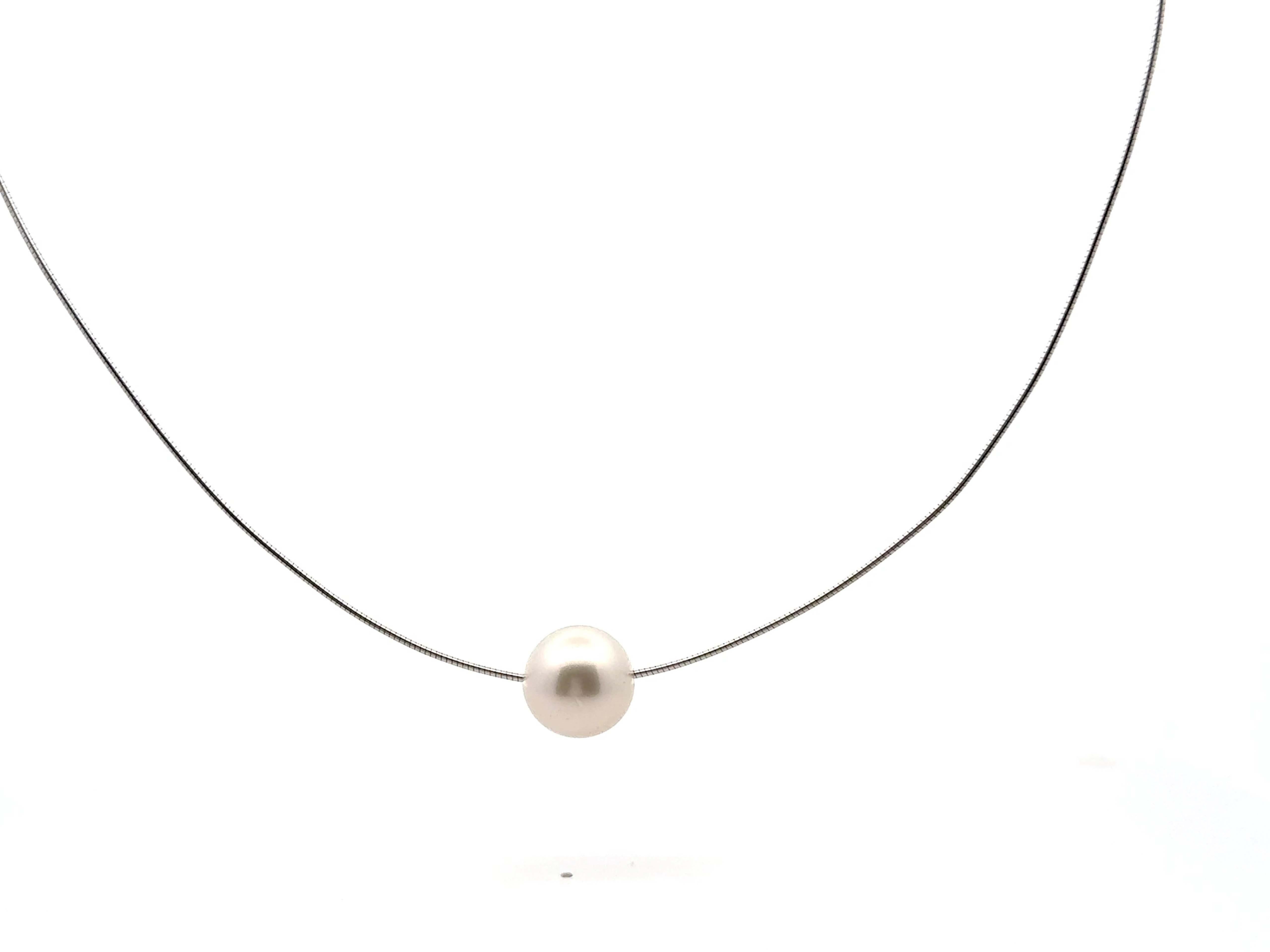 Moderno Collana a catena Omega con perla singola grande in oro bianco 14 carati in vendita