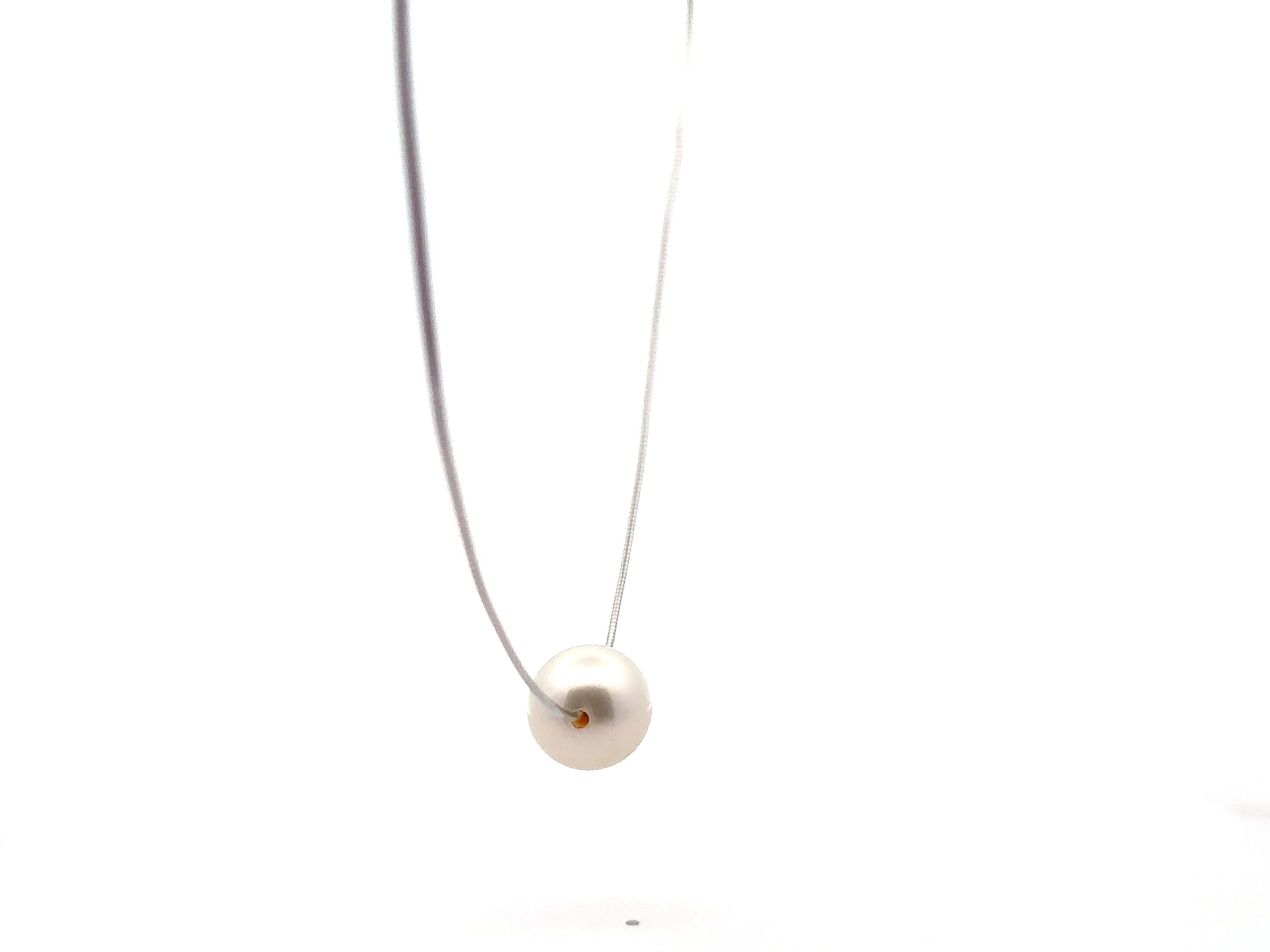 Donna Collana a catena Omega con perla singola grande in oro bianco 14 carati in vendita