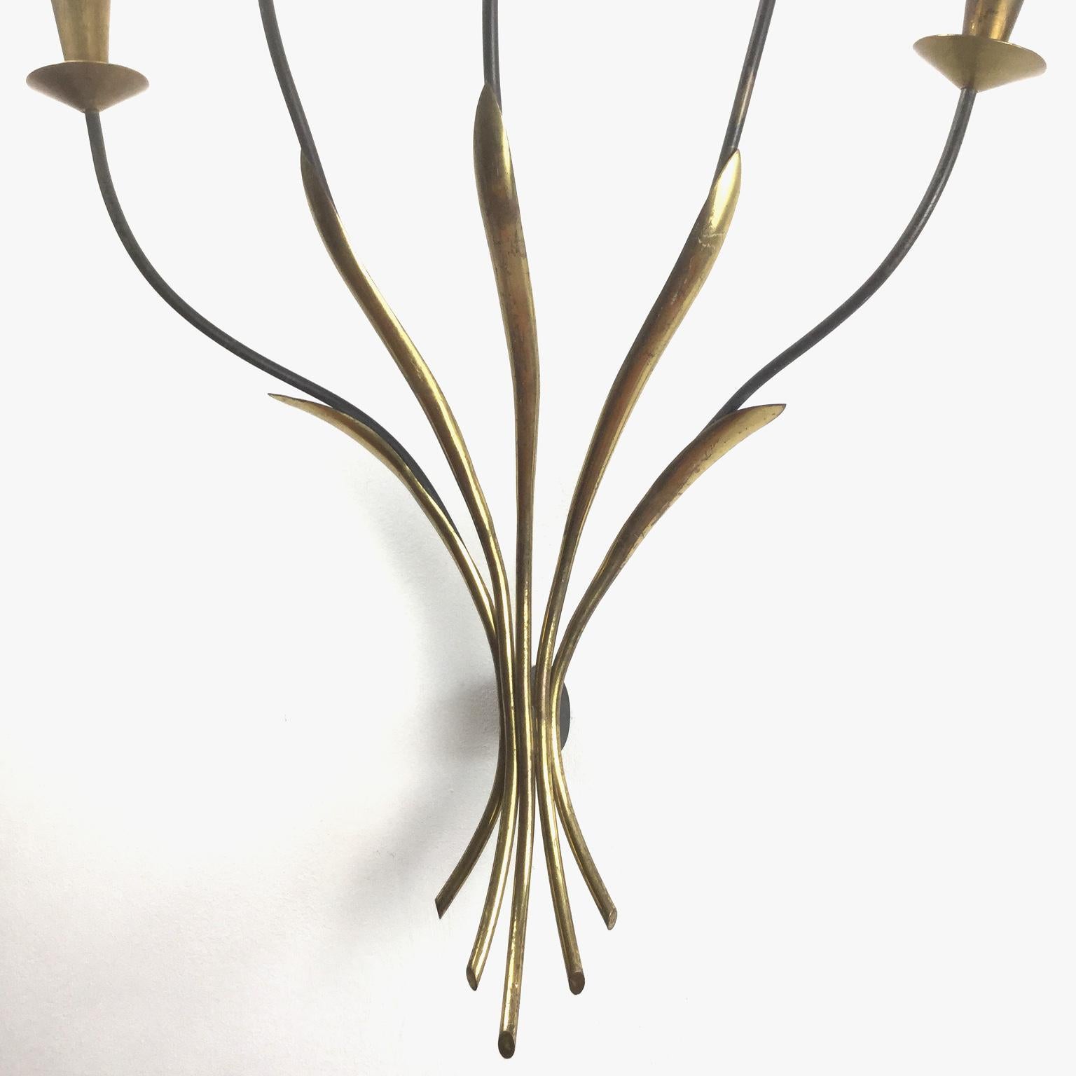 Belle Époque Large Floral theater wall lamp with 5 branches in a brass finish 1950 Italy