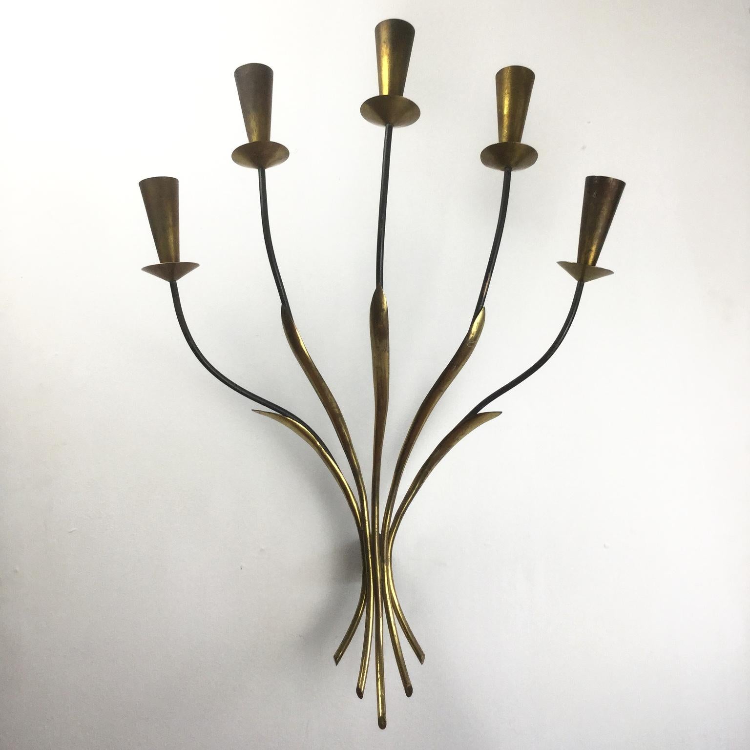 Mid-20th Century Large Floral theater wall lamp with 5 branches in a brass finish 1950 Italy