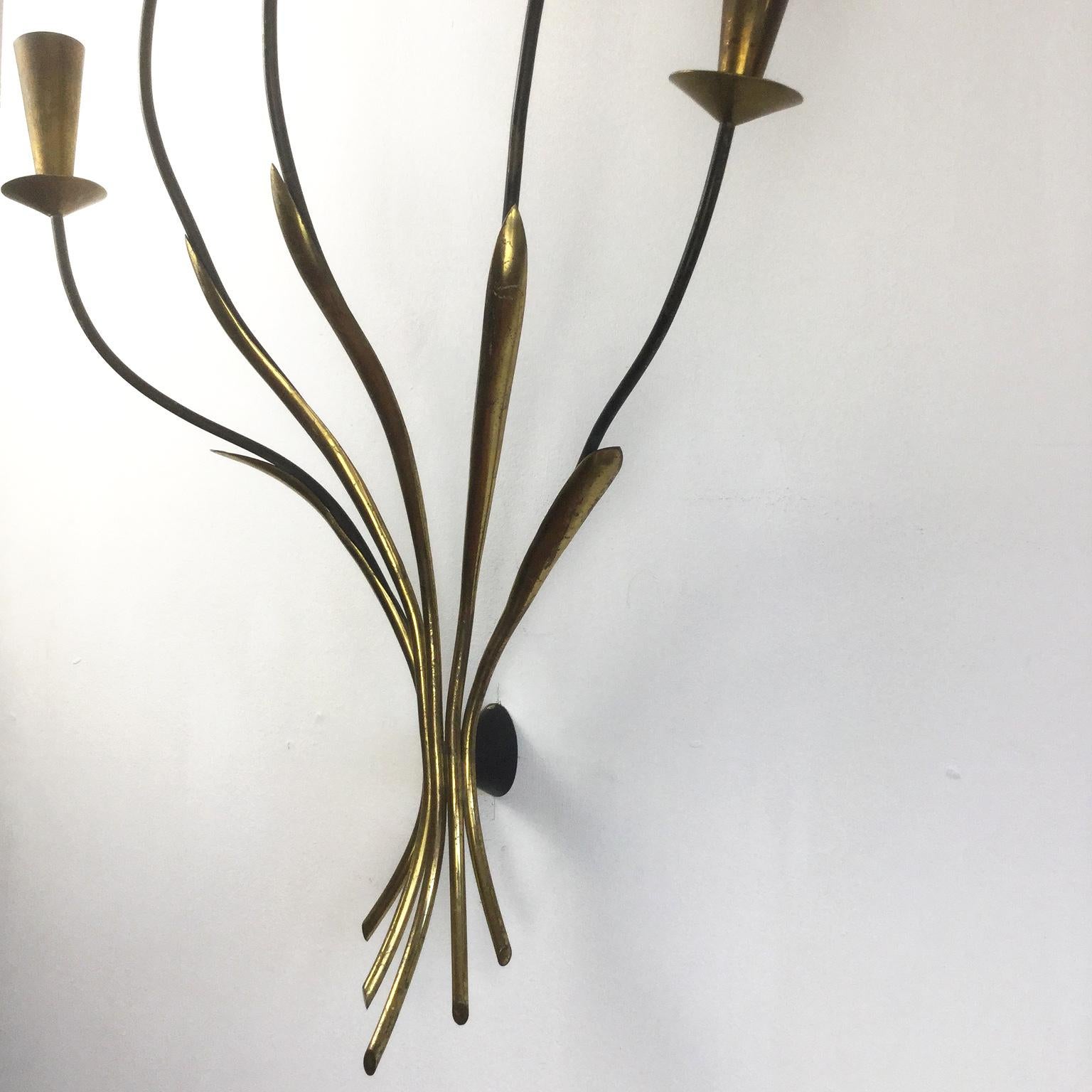Brass Large Floral theater wall lamp with 5 branches in a brass finish 1950 Italy