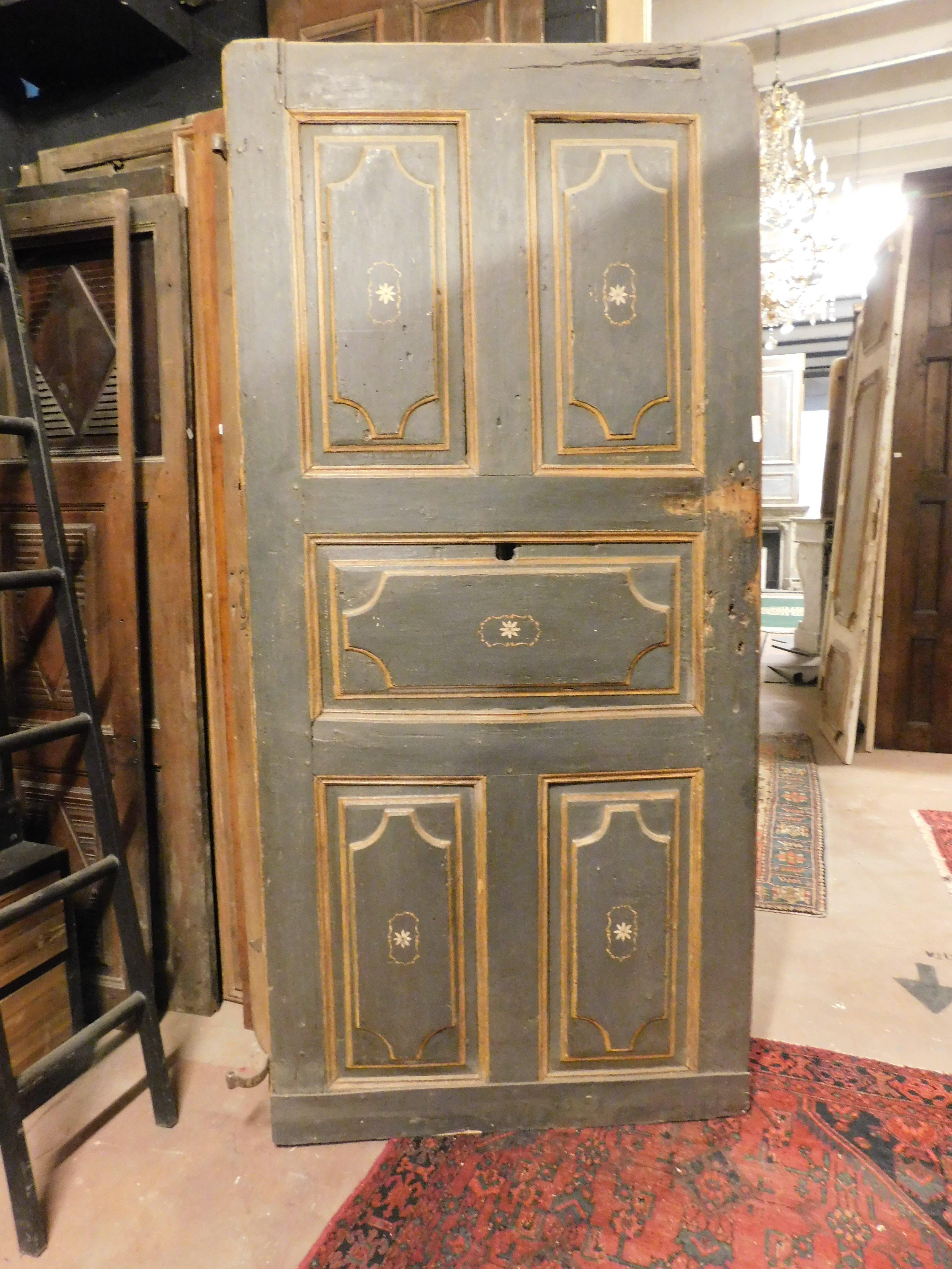 Puerta de una hoja de madera lacada y pintada, Italia Pintado a mano en venta