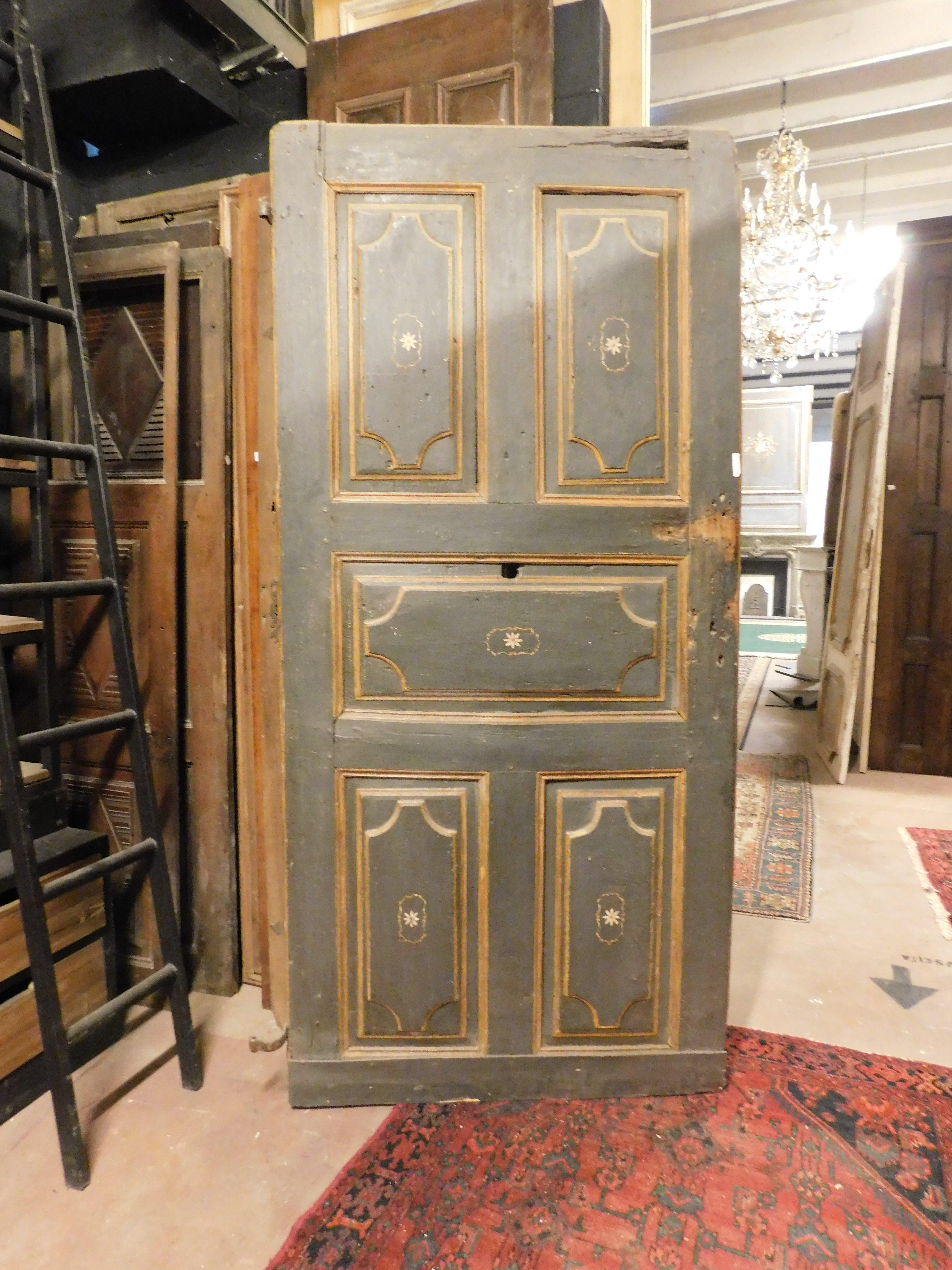 Puerta de una hoja de madera lacada y pintada, Italia en Bueno estado para la venta en Cuneo, Italy (CN)