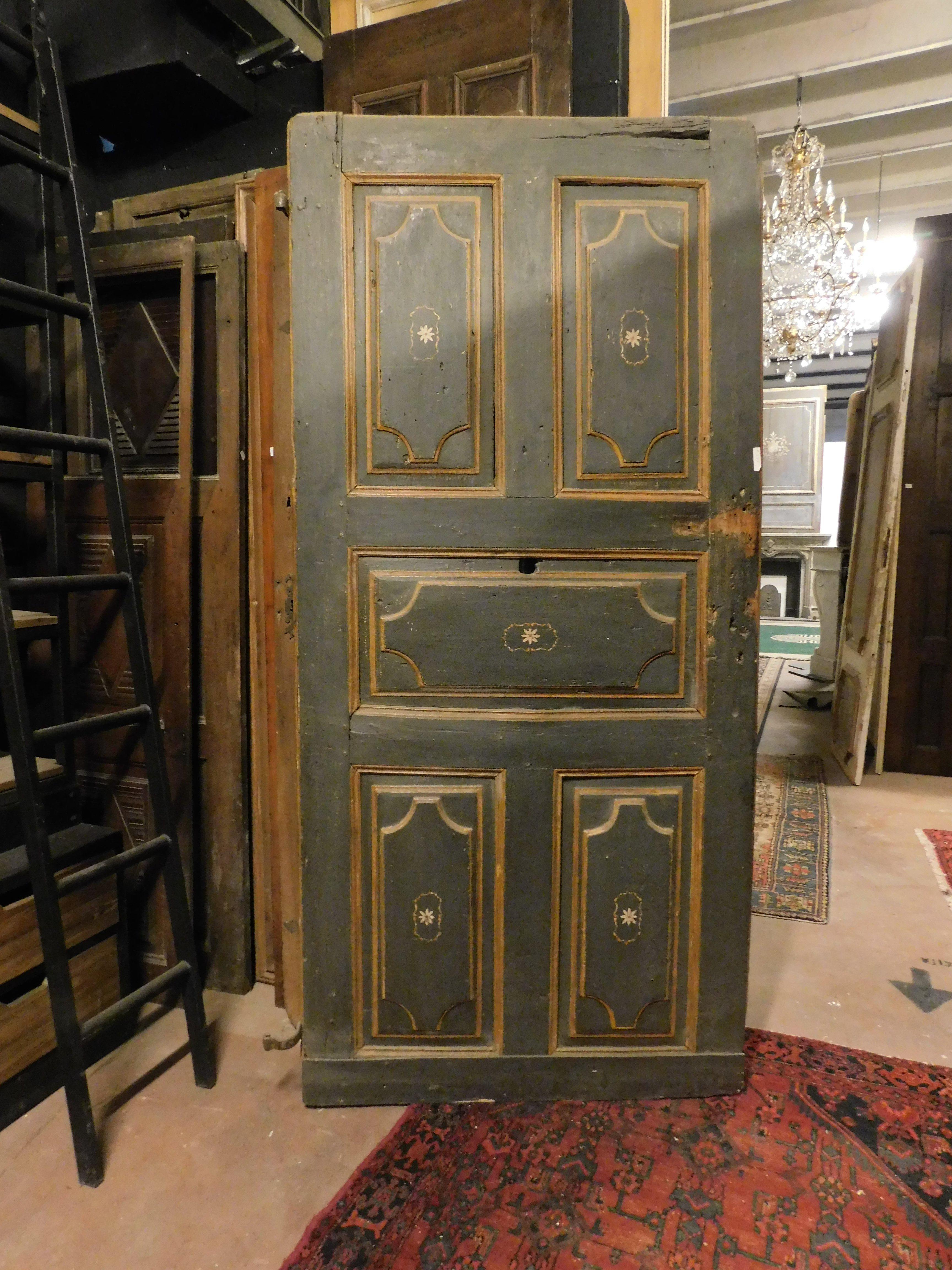 Puerta de una hoja de madera lacada y pintada, Italia siglo XVIII y antes en venta