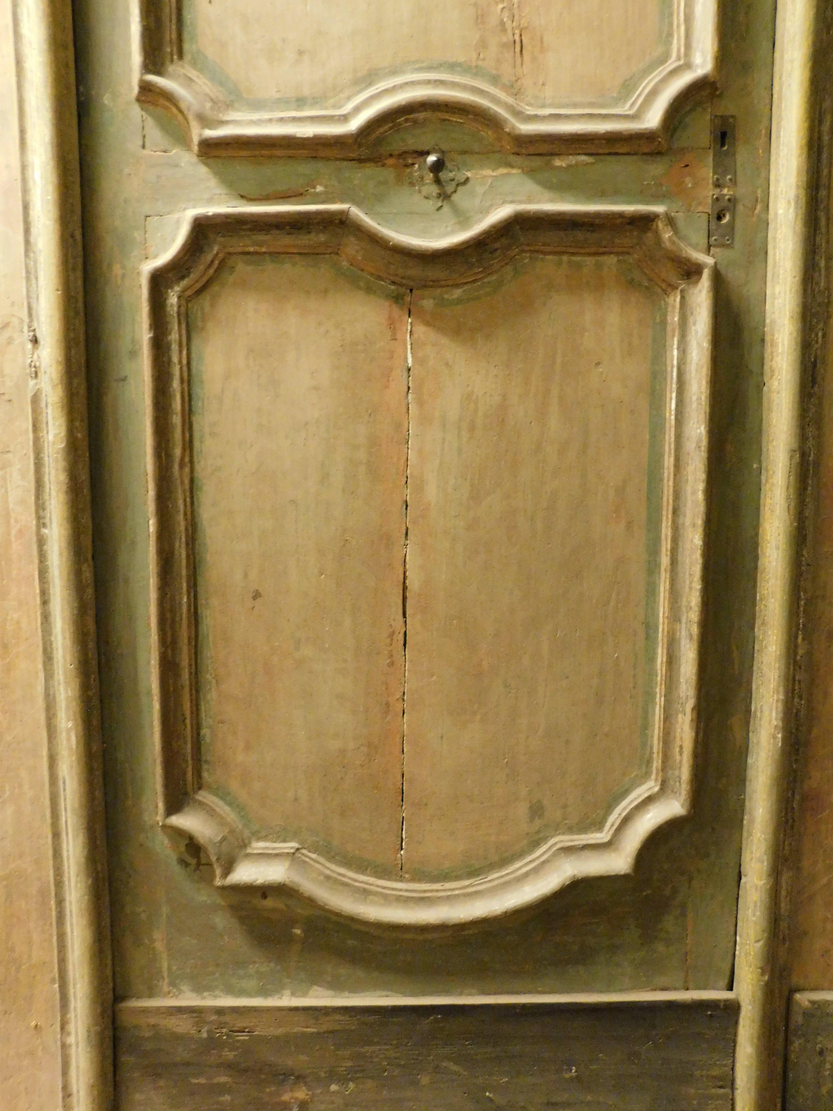 Fino al XVIII secolo Porta a un'anta in legno laccato completa di cornice con finto marmo, Italia in vendita