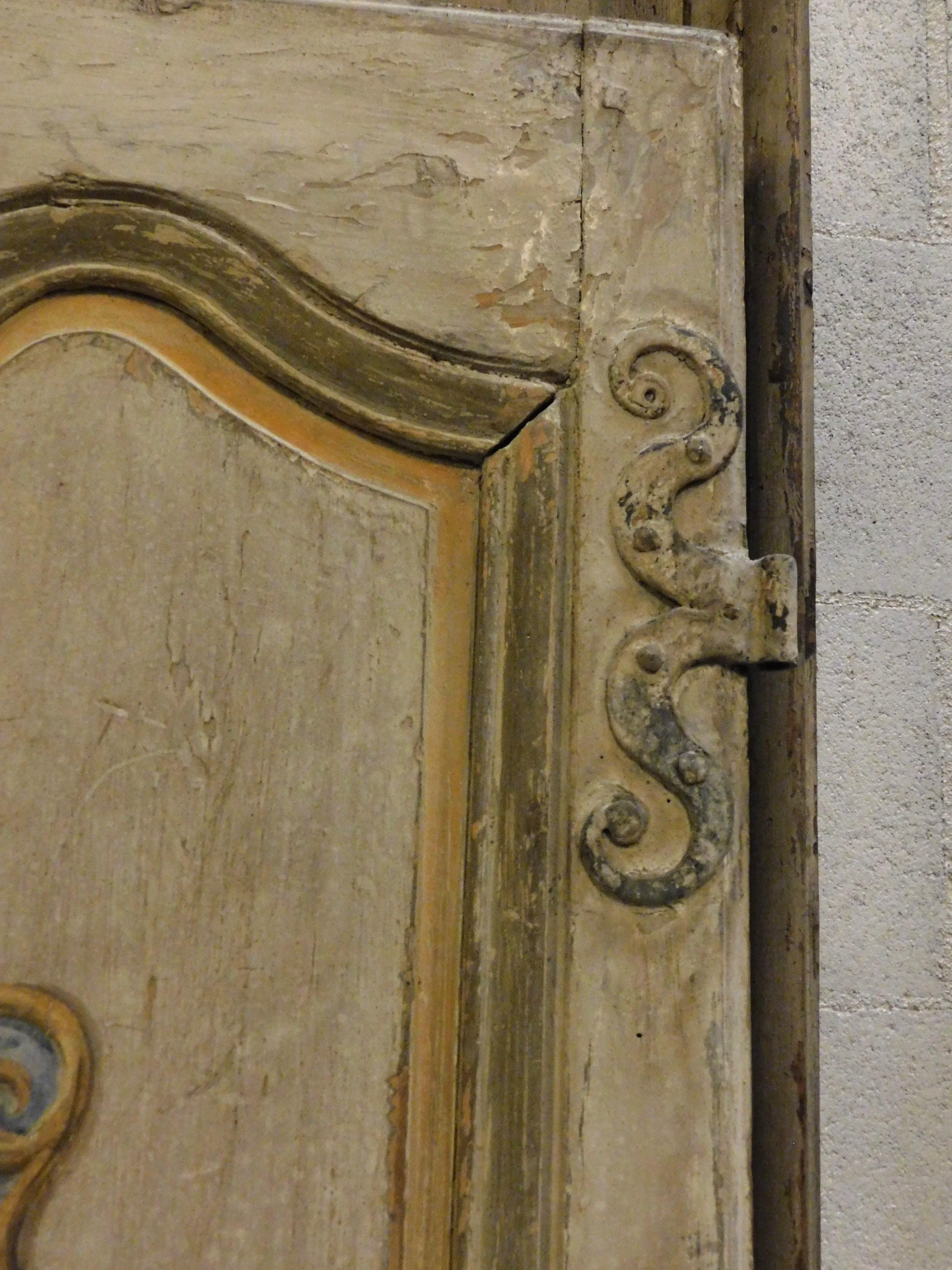 Puerta de una hoja de madera maciza lacada y pintada, Italia siglo XVIII y antes en venta