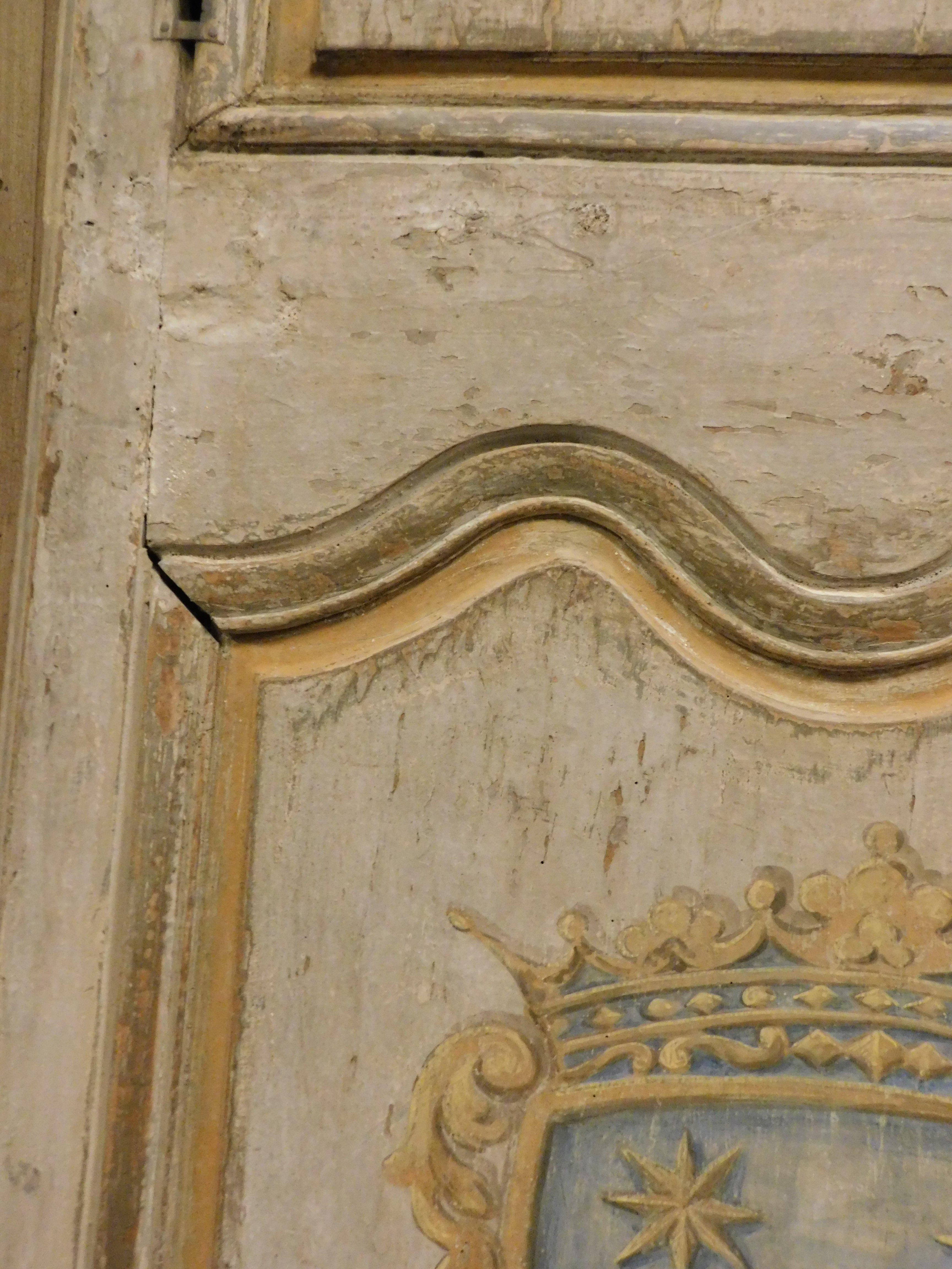 Puerta de una hoja de madera maciza lacada y pintada, Italia en venta 1