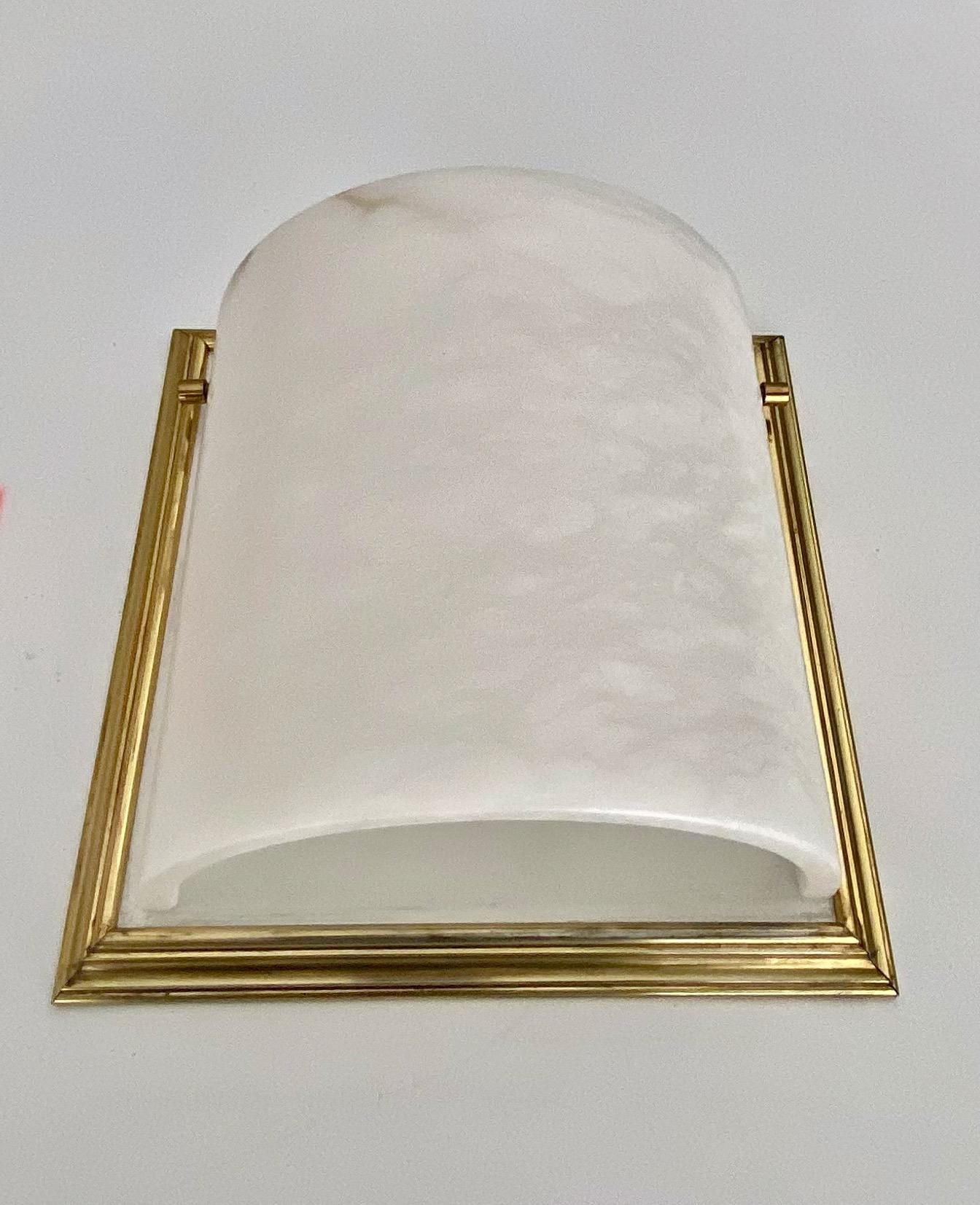 Single Lightolier Alabaster Brass Wall Sconce In Excellent Condition For Sale In Palm Springs, CA