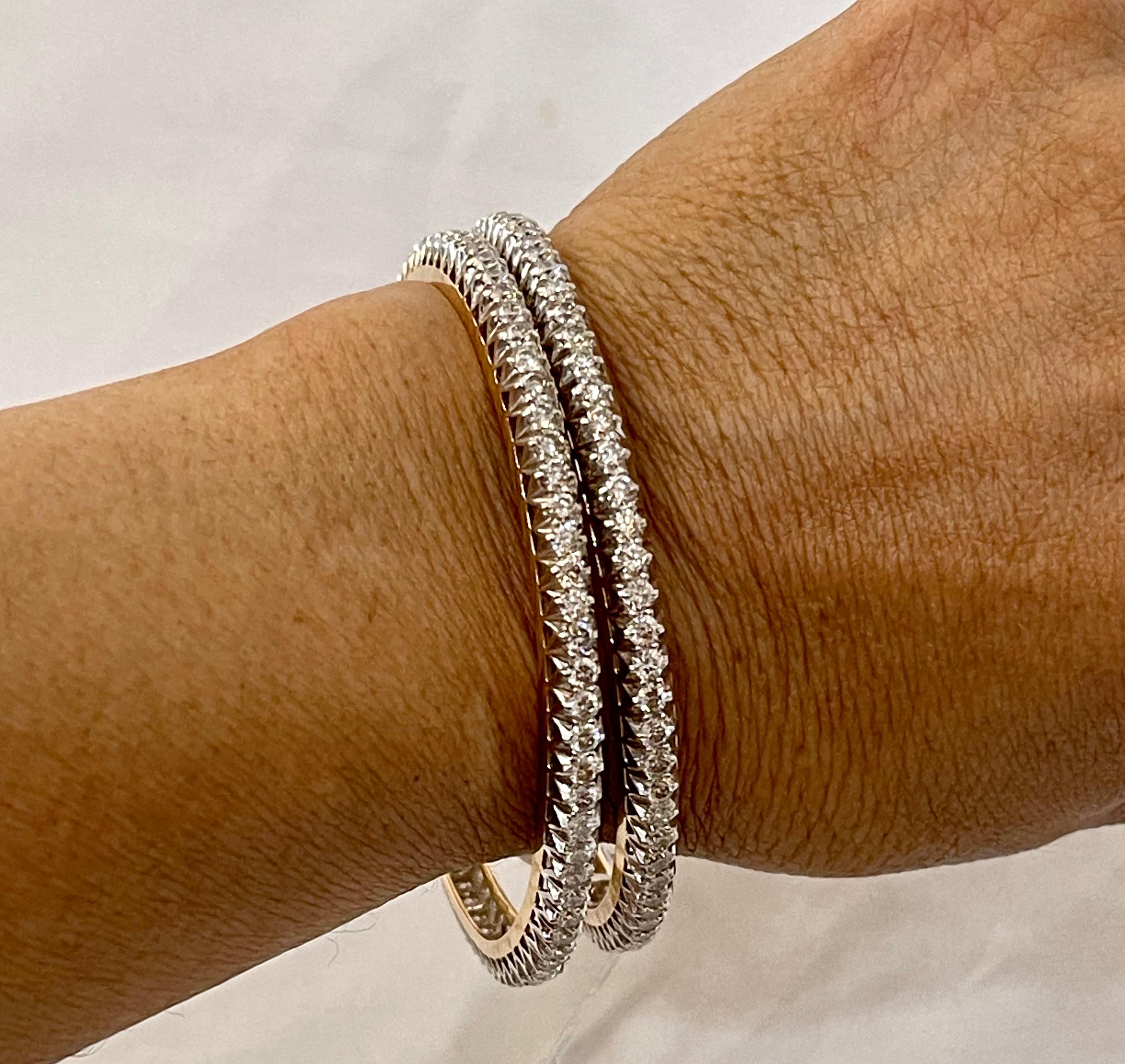 Single Line 11.25 Carat Contemporary Diamond Bangle Pair in 18 Karat Yellow Gold 8