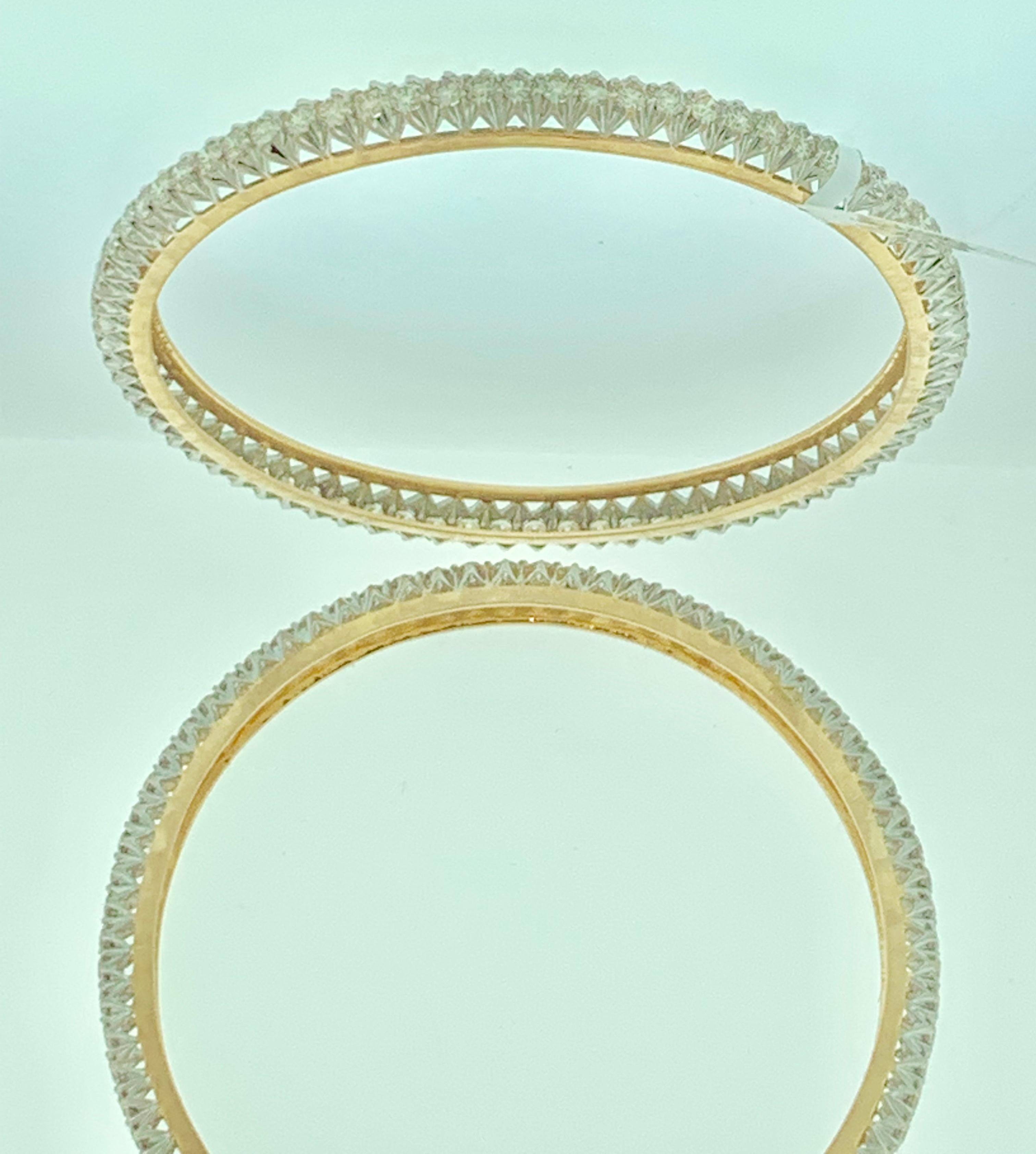 Single Line 11.25 Carat Contemporary Diamond Bangle Pair in 18 Karat Yellow Gold For Sale 5