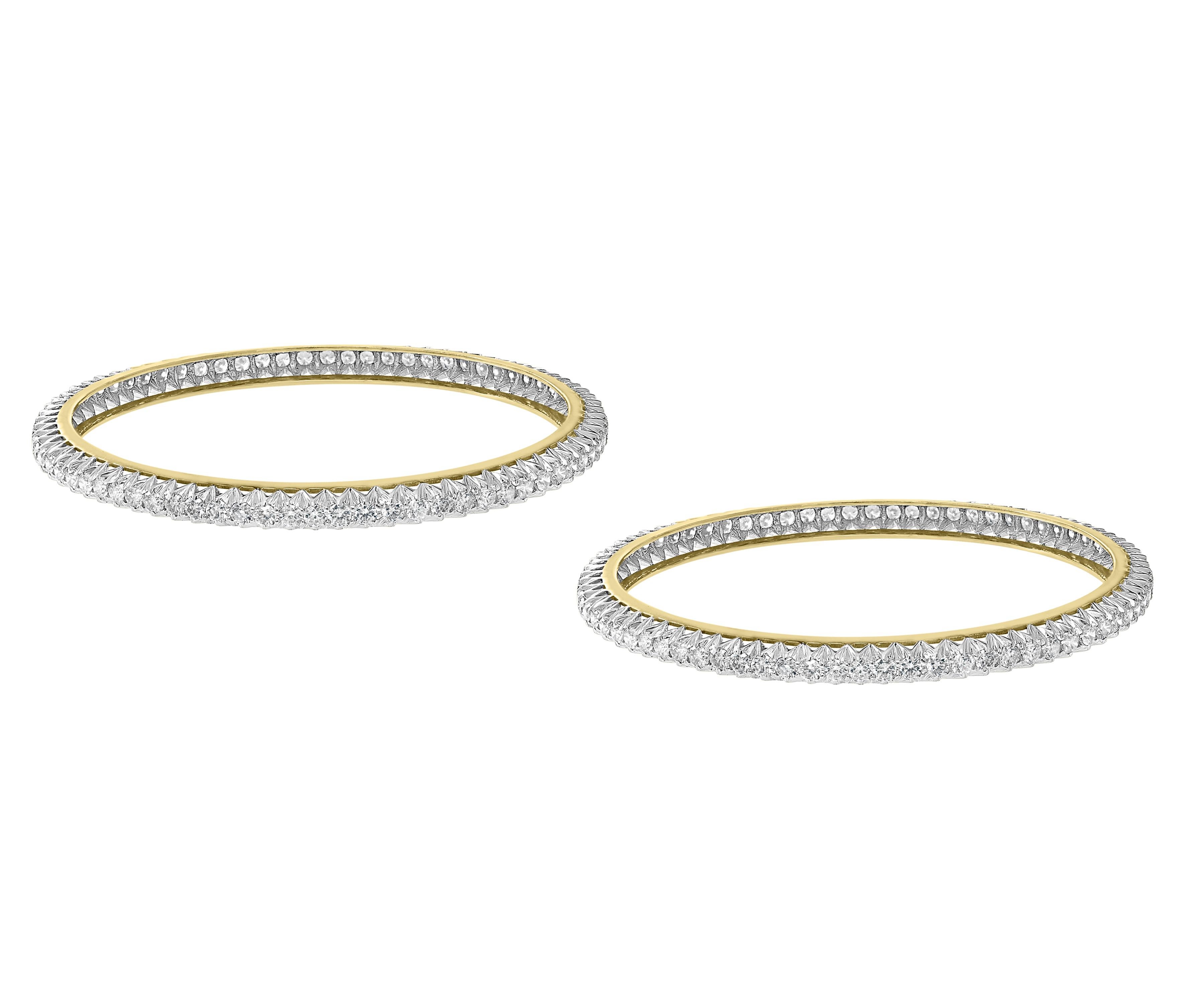 Single Line 11.25 Carat Contemporary Diamond Bangle Pair in 18 Karat Yellow Gold In Excellent Condition For Sale In New York, NY