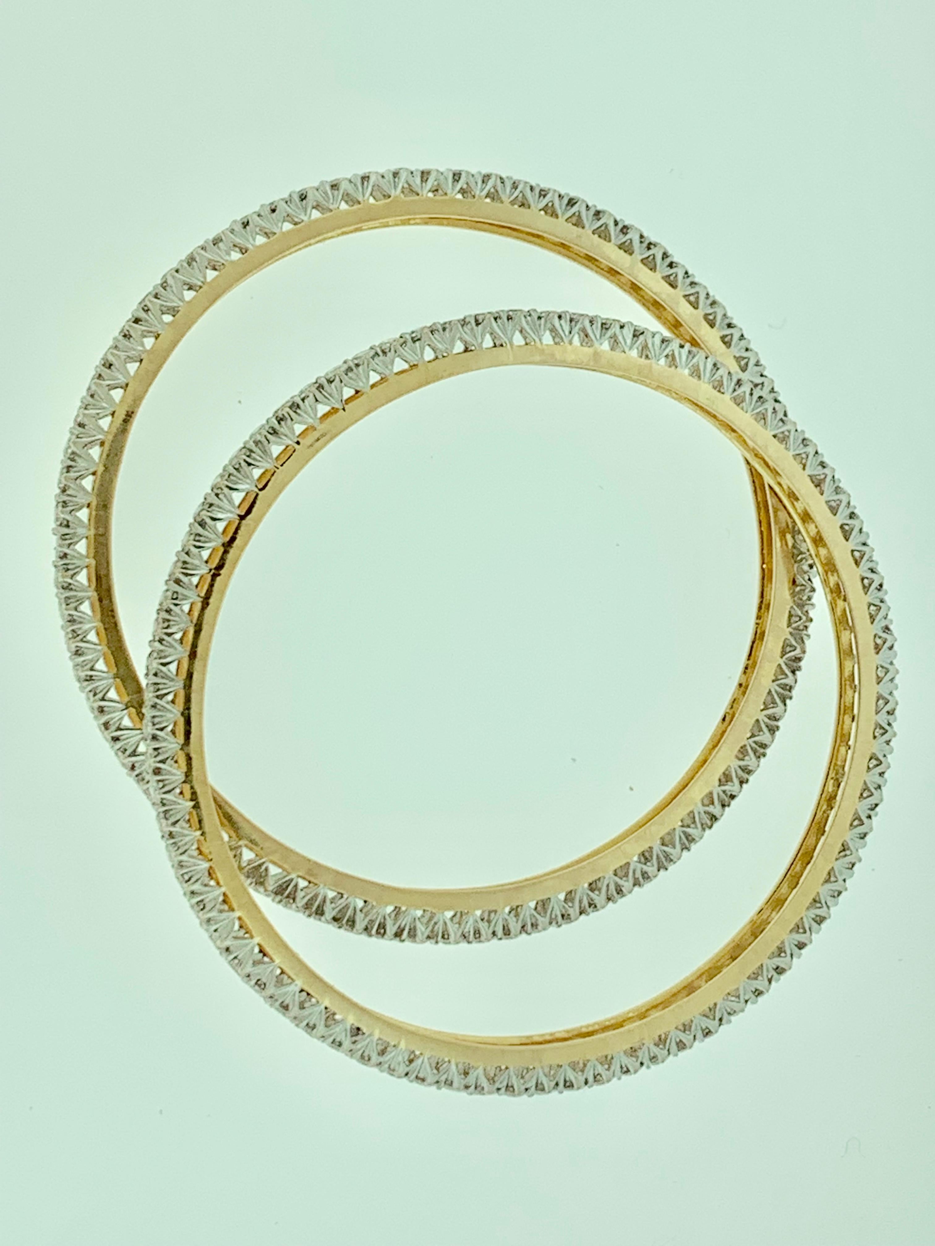 Single Line 11.25 Carat Contemporary Diamond Bangle Pair in 18 Karat Yellow Gold For Sale 1