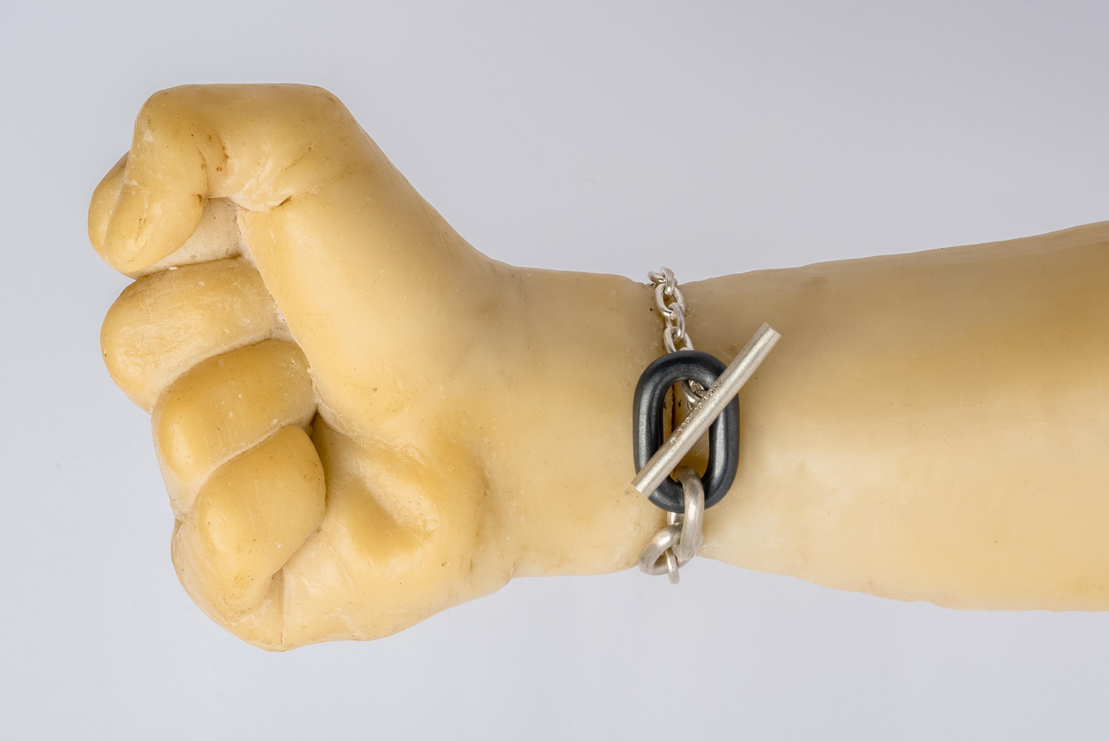 Single Link Toggle Bracelet (KA+MA) For Sale 3