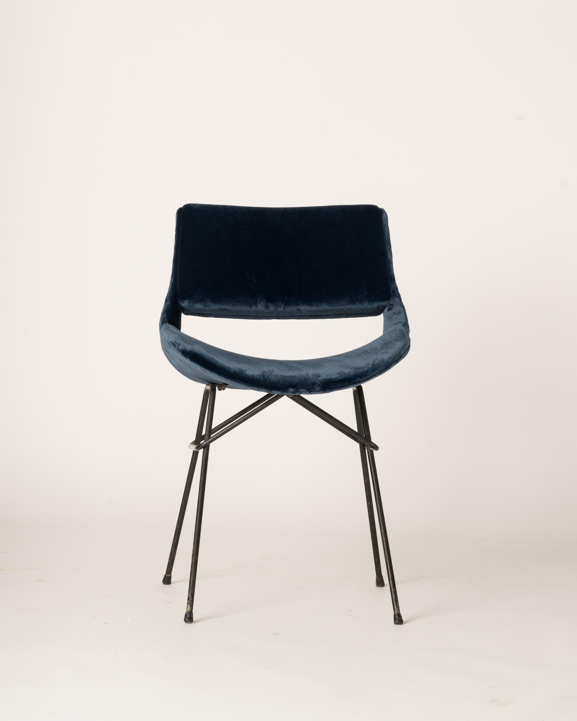 Single Louis Paolozzi Chair for ZOL Blue Velvet Upholstery, France, 1960's In Fair Condition For Sale In New York, NY