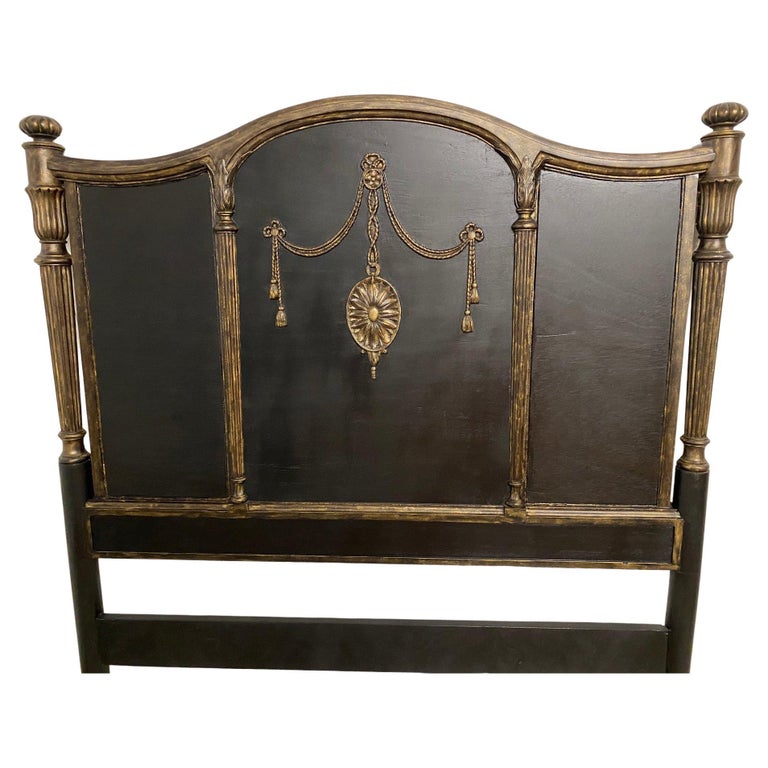 Tête de lit simple peinte de style Louis XVI En vente sur 1stDibs
