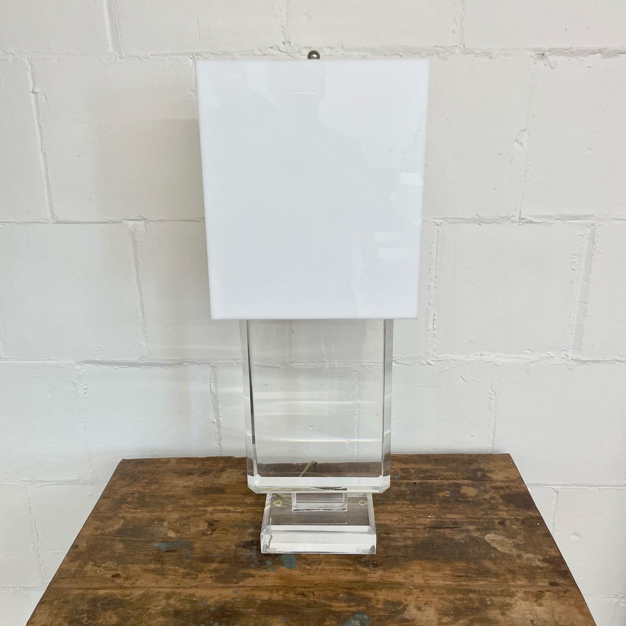 Late 20th Century Single Lucite and Brass Mid-Century Modern Art Deco Style Table / Desk Lamp For Sale