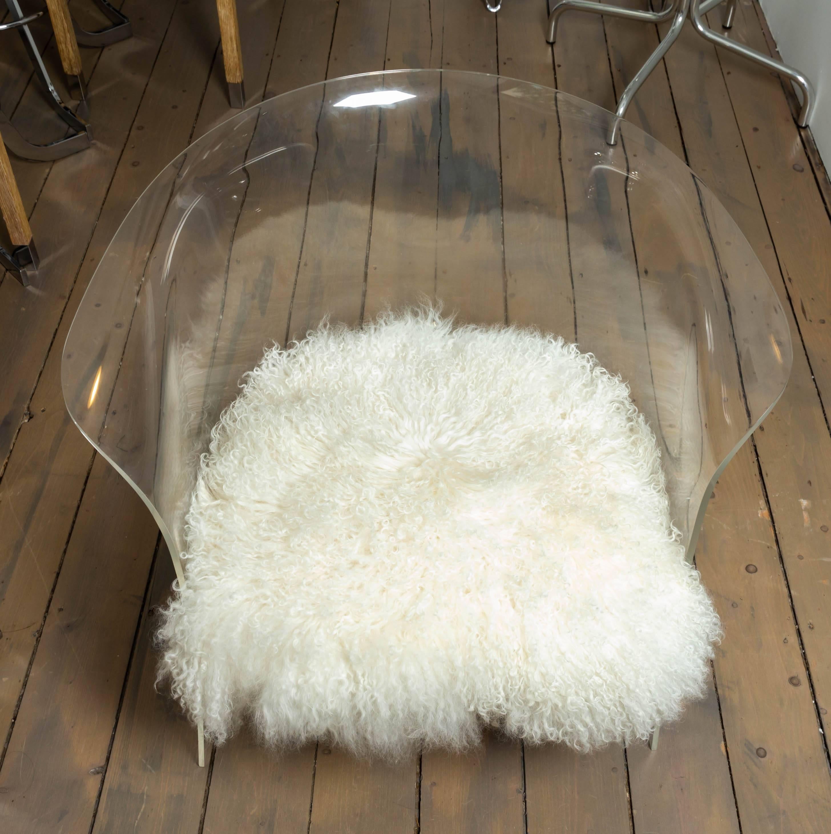 Single Lucite Barrel-Back Chair with Shearling Upholstery and Brass Detail In Good Condition For Sale In Bridgehampton, NY