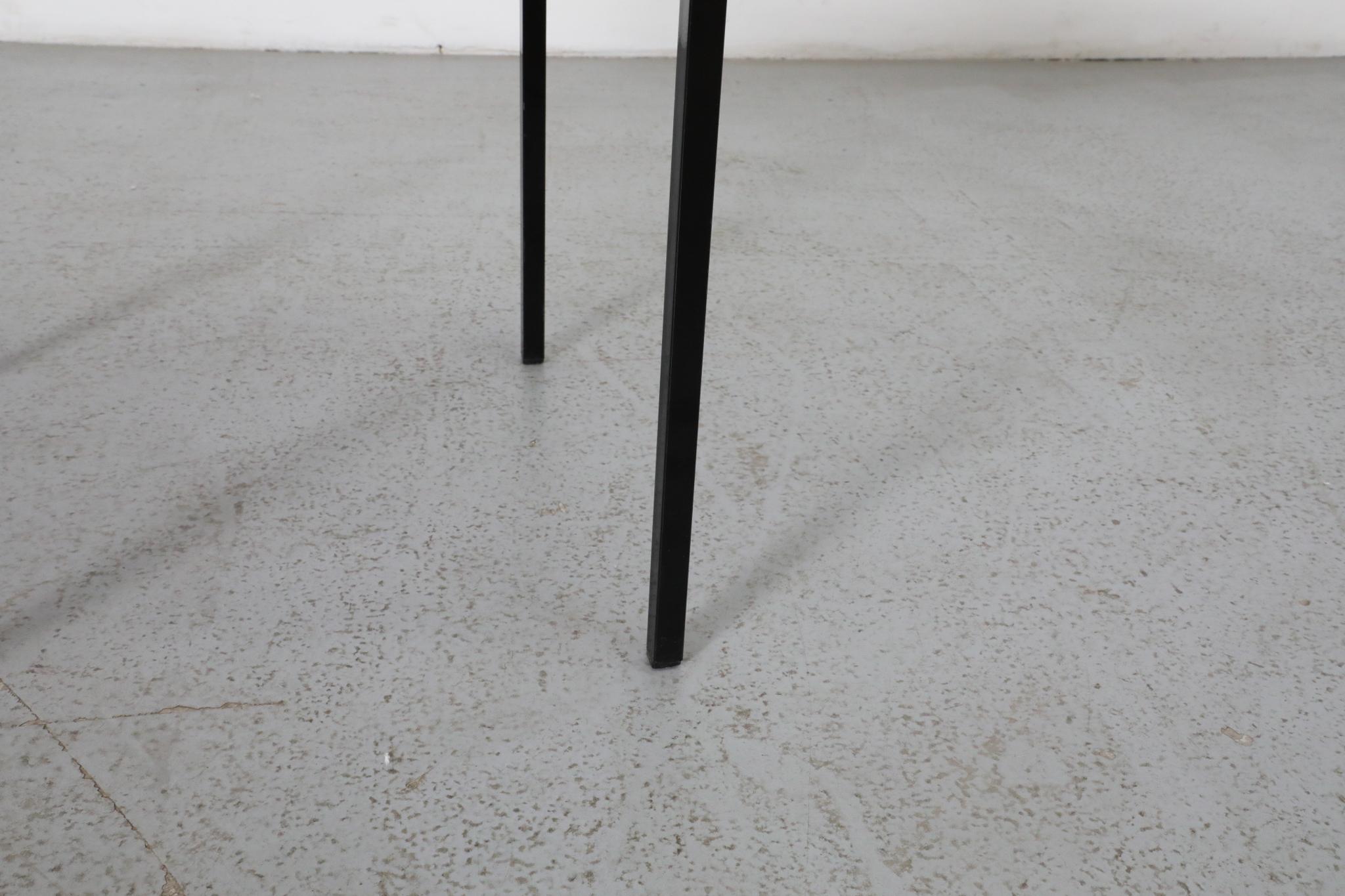 Chaise d'appoint unique de style Martin Visser en teck et Skai avec cadre en métal émaillé en vente 8