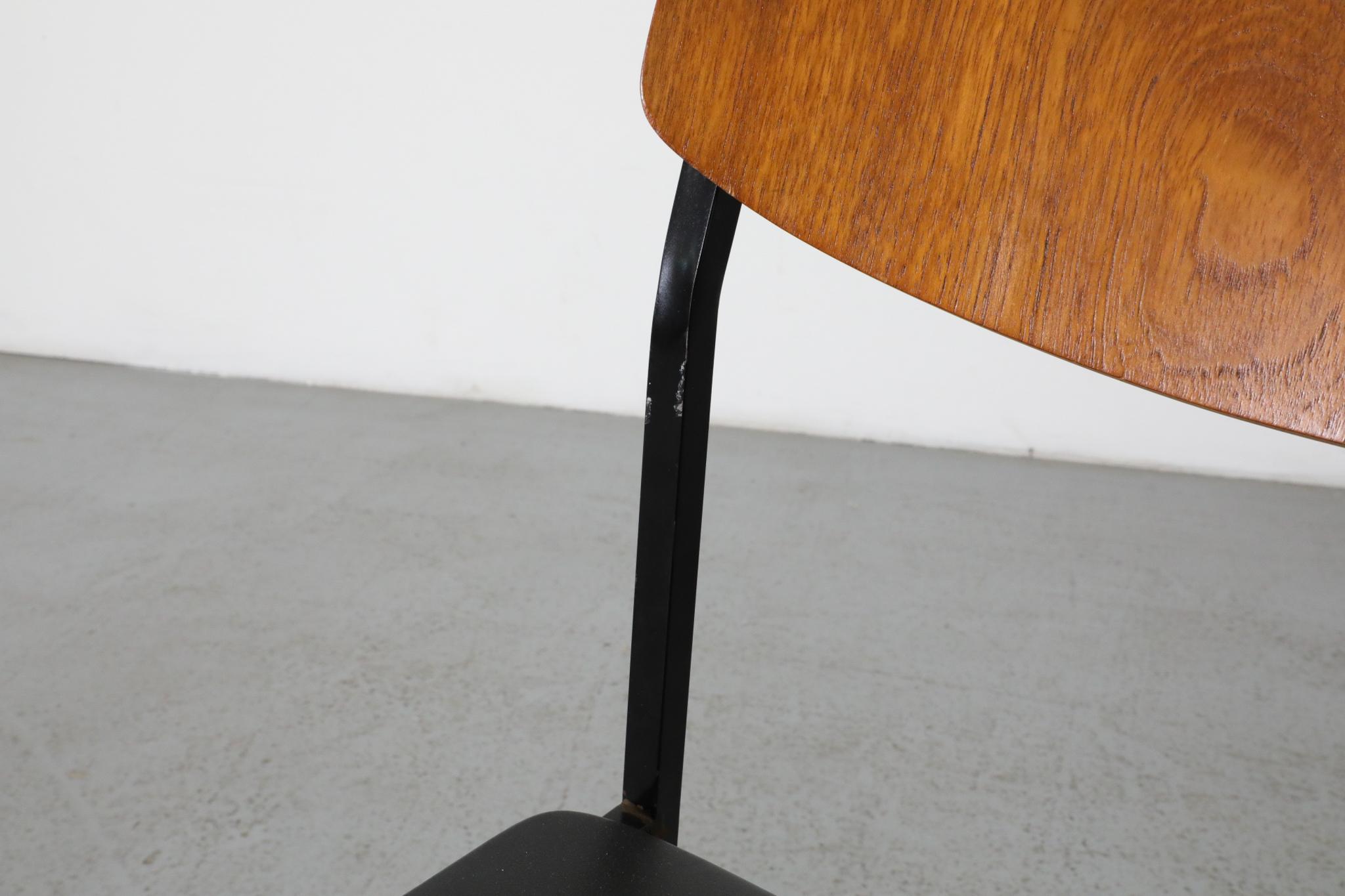 Chaise d'appoint unique de style Martin Visser en teck et Skai avec cadre en métal émaillé en vente 9