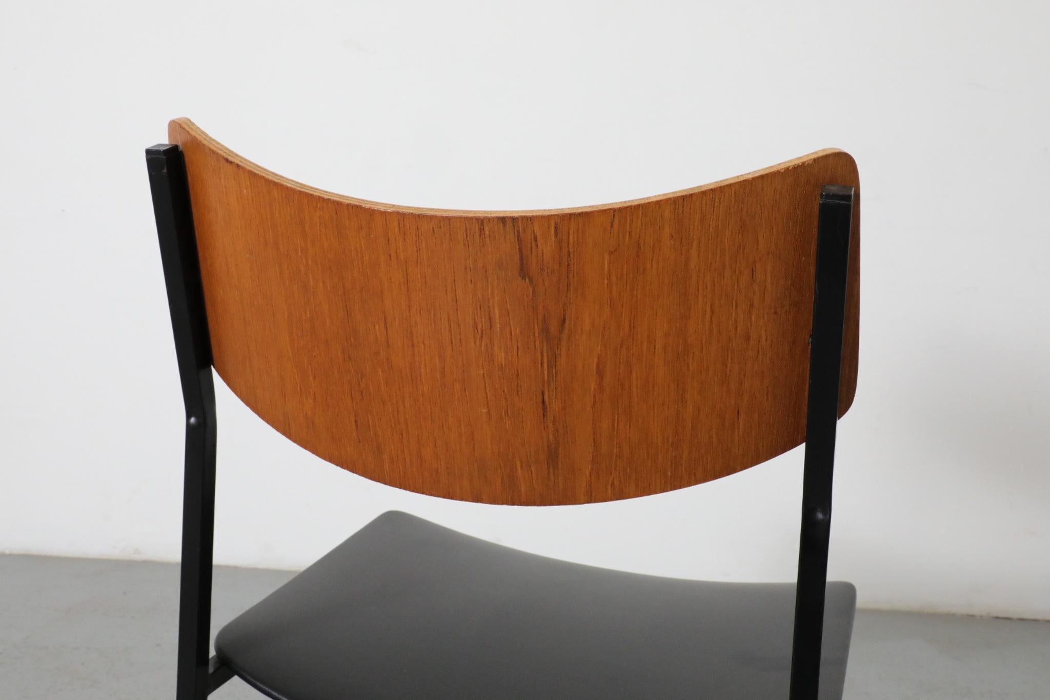 Chaise d'appoint unique de style Martin Visser en teck et Skai avec cadre en métal émaillé en vente 11