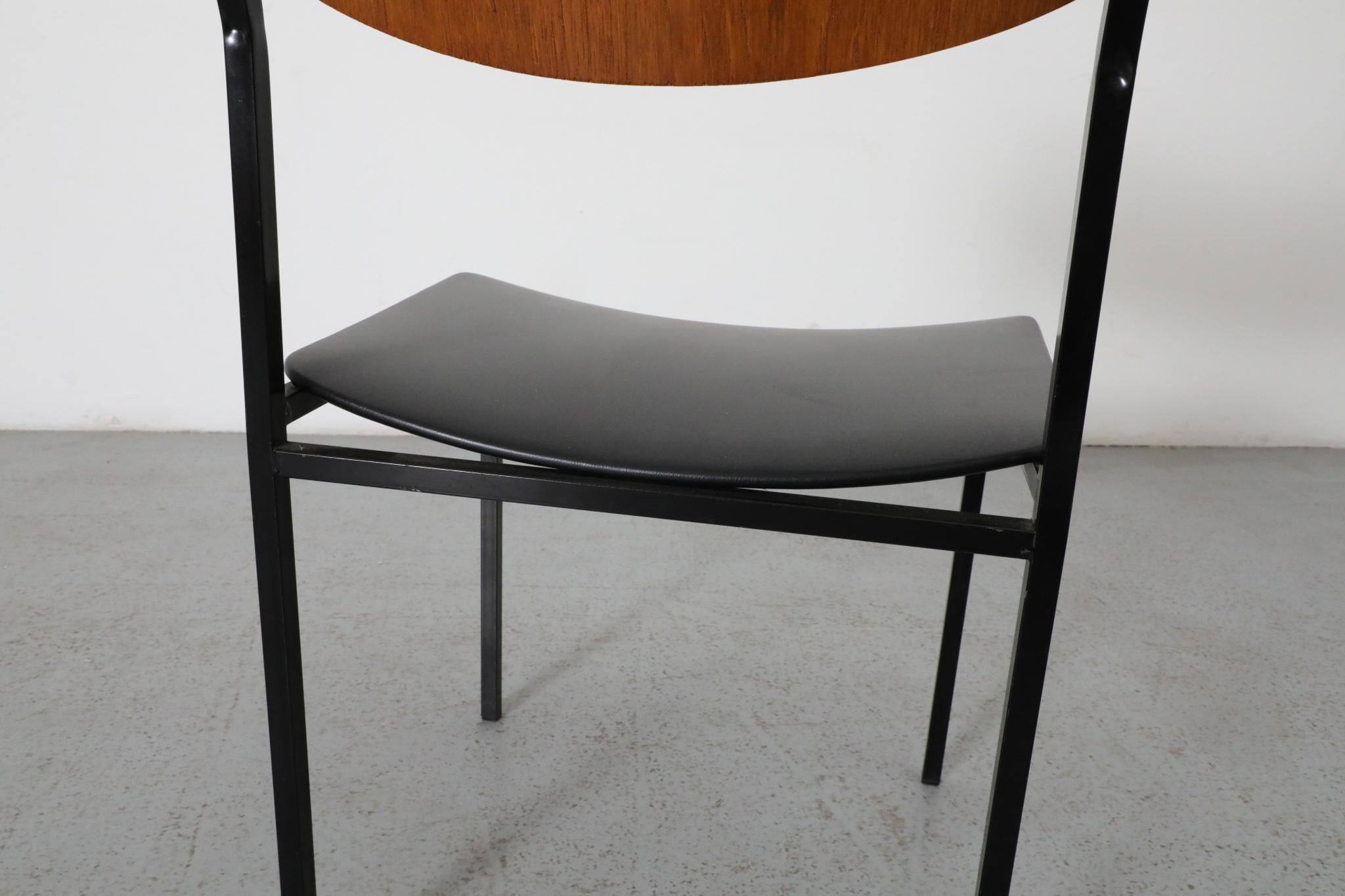 Chaise d'appoint unique de style Martin Visser en teck et Skai avec cadre en métal émaillé en vente 12