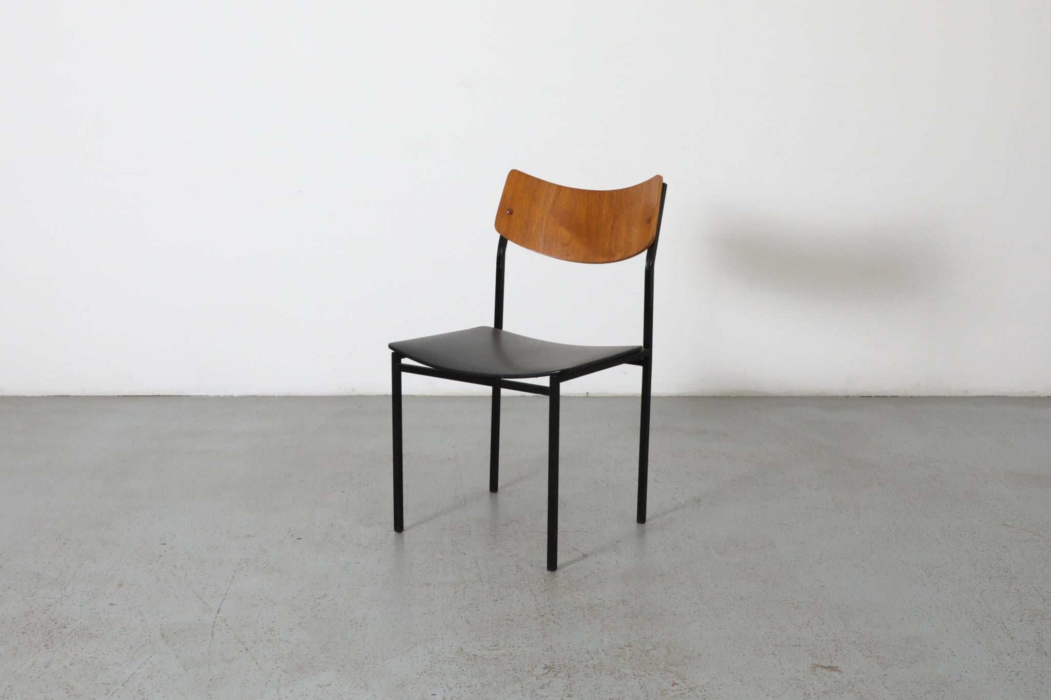 Mid-Century Modern Chaise d'appoint unique de style Martin Visser en teck et Skai avec cadre en métal émaillé en vente