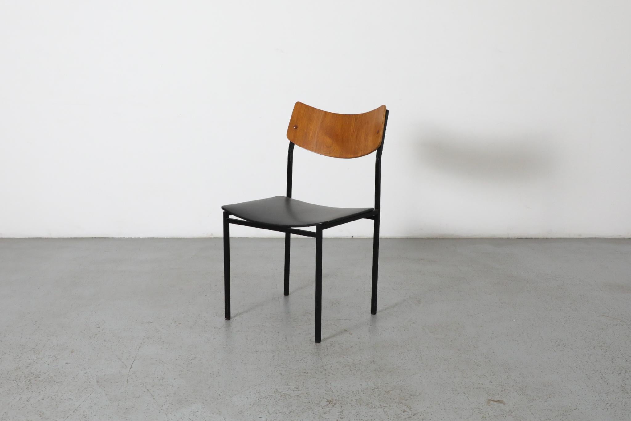 Métal Chaise d'appoint unique de style Martin Visser en teck et Skai avec cadre en métal émaillé en vente
