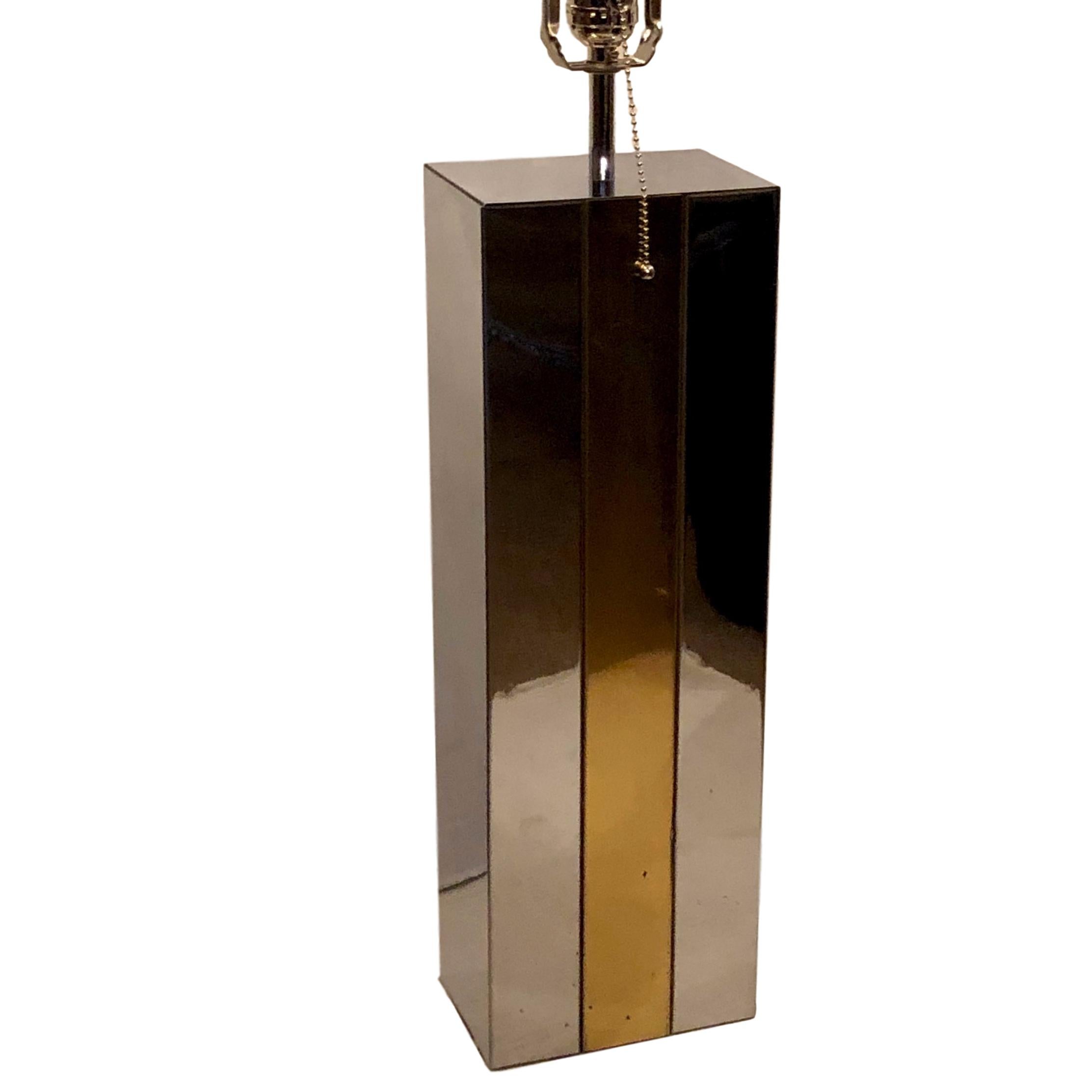 A single Italian circa 1960's two-tone metal rectangular lamp.

Measurements:
Height: 18