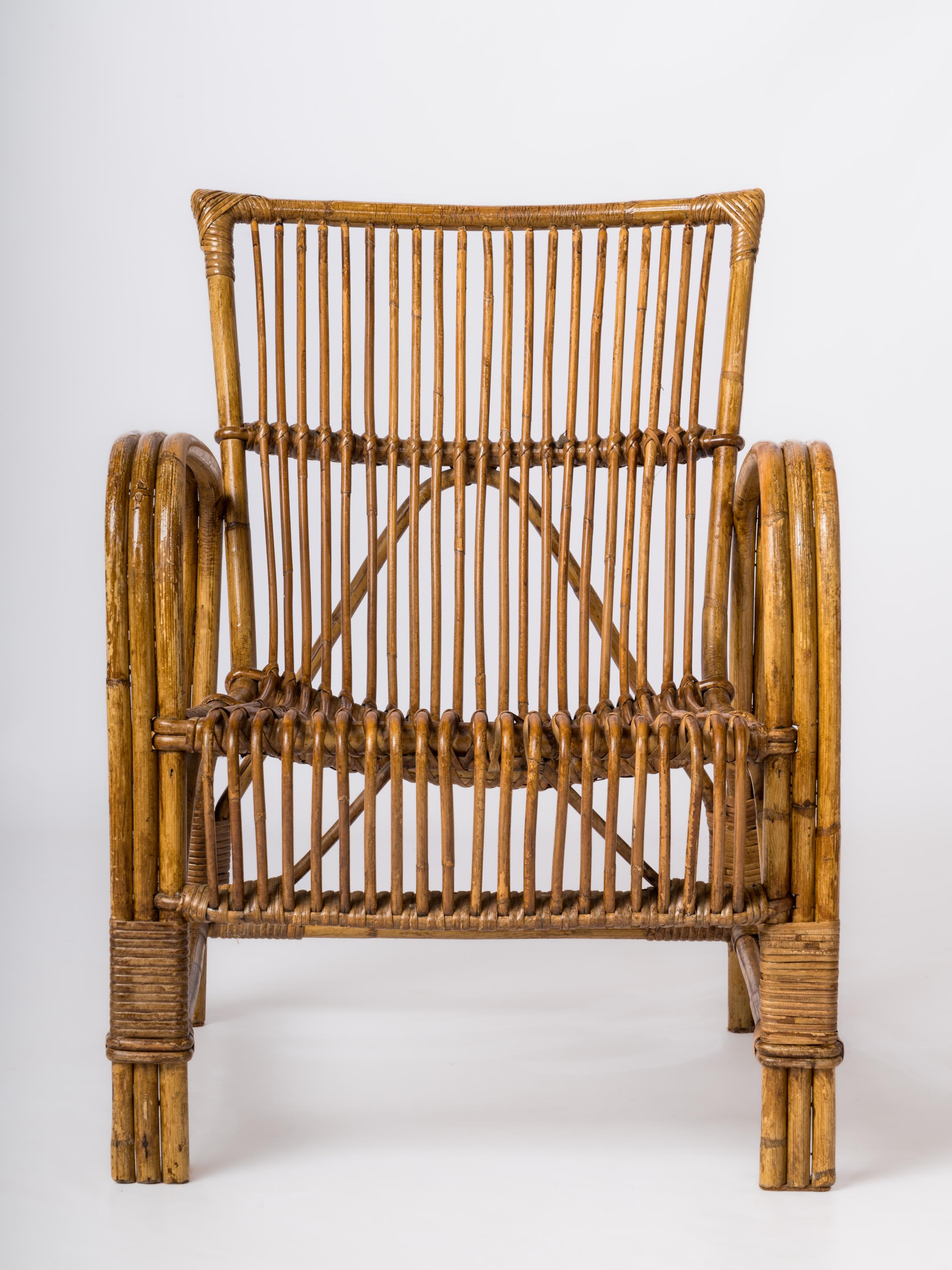 Compact 1960's rattan armchair in good vintage condition.
This chair will ship from France and can be returned to France or to an upstate NY facility.
Price does not include shipping nor possible customs duties related charges.