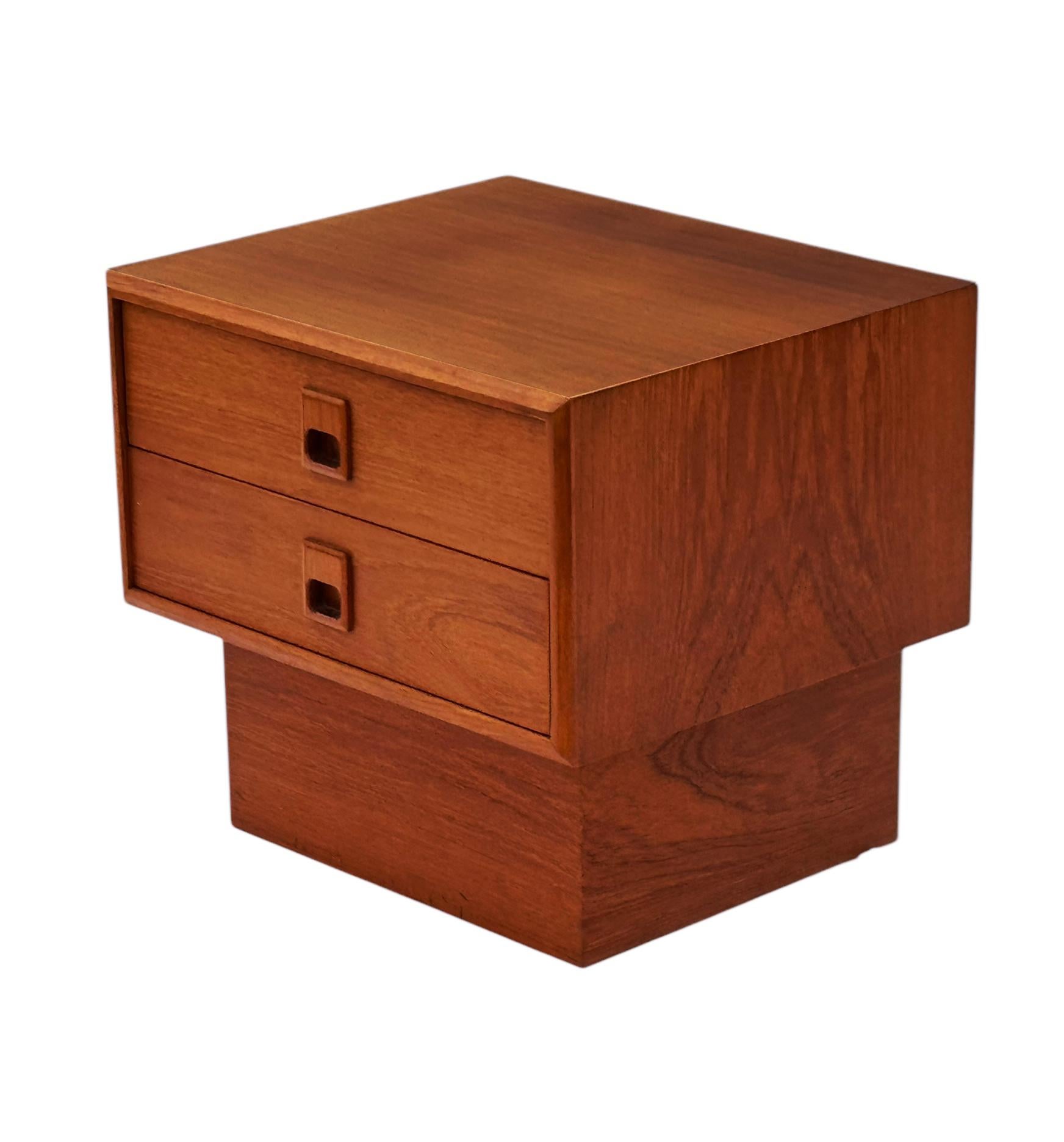 Wood Single Mid Century Danish Modern Nightstand, Side Table or Cabinet in Teak