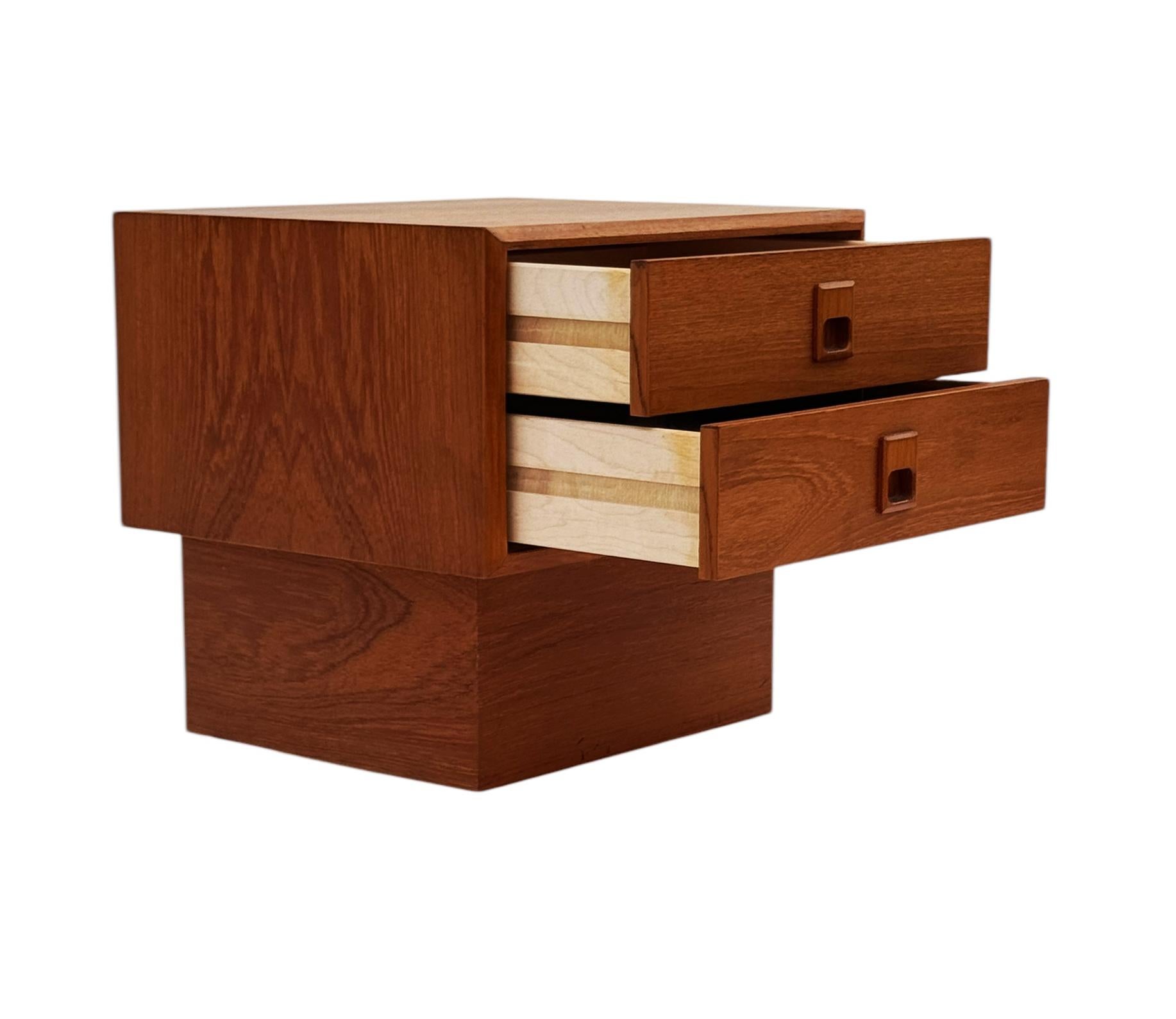 Single Mid Century Danish Modern Nightstand, Side Table or Cabinet in Teak 2