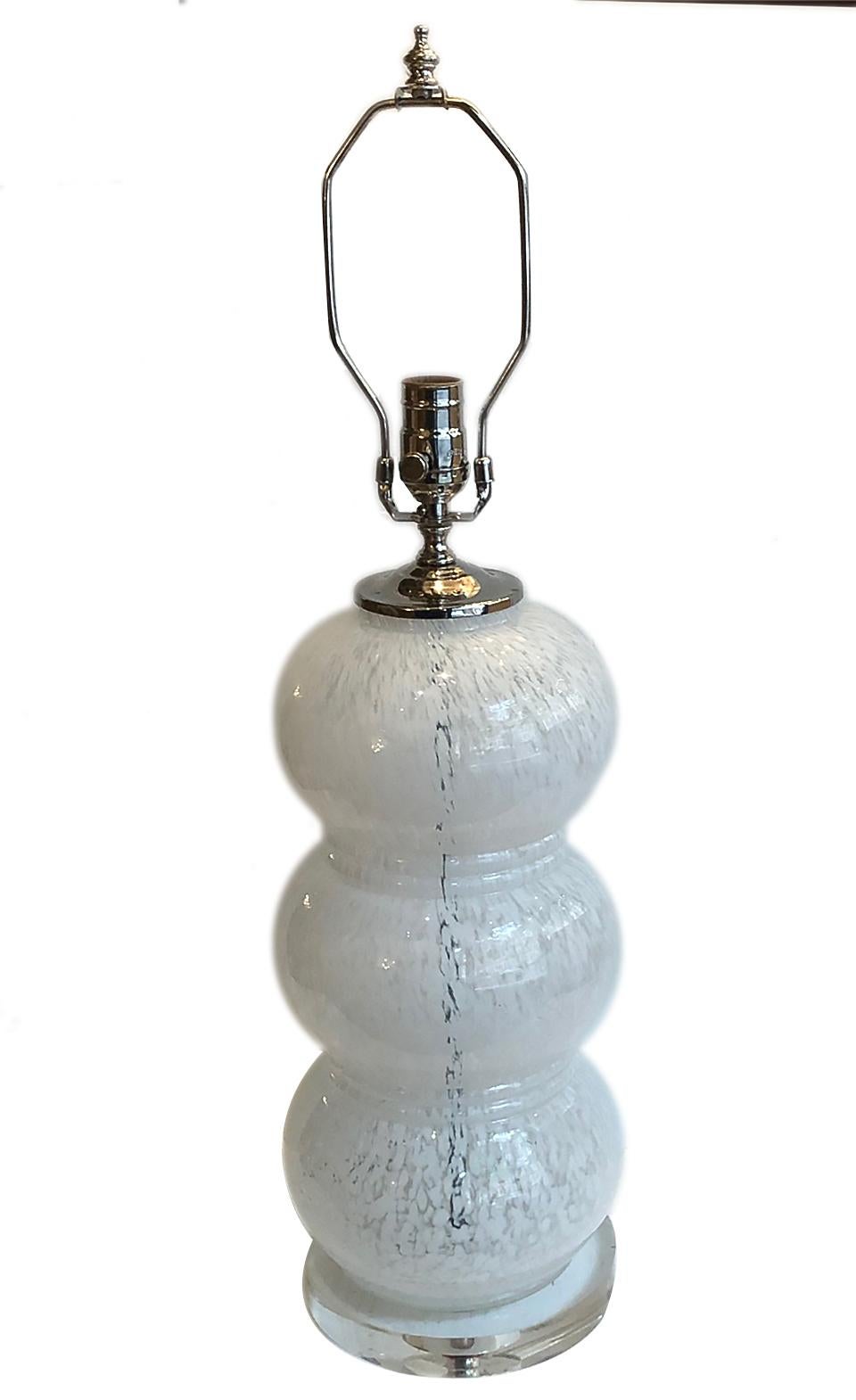 A single circa 1960s Italian blown glass table lamp with Lucite base.

Measurements:
Height of body 17.5