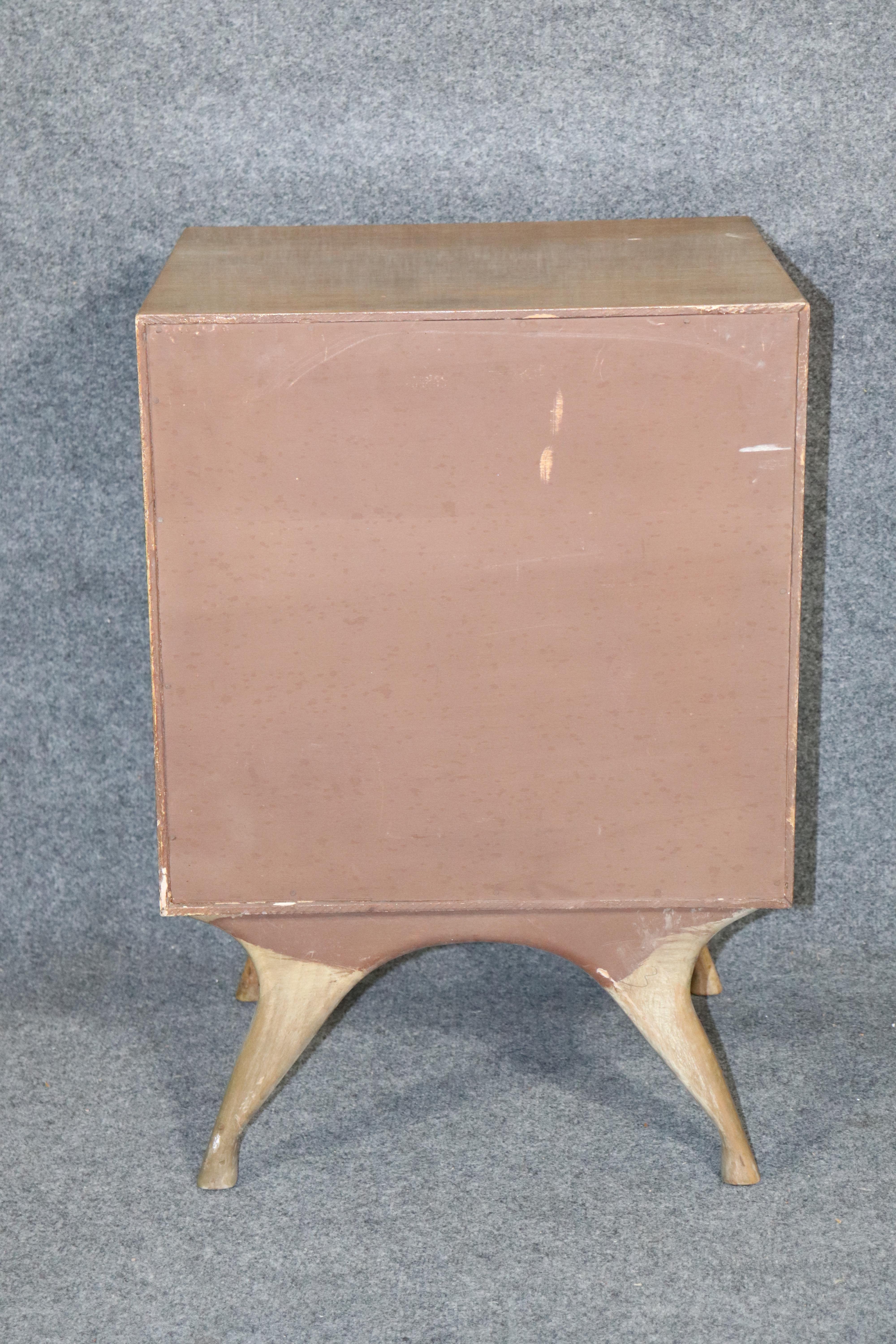 Single Mid-Century Sculptural Nightstand In Good Condition For Sale In Brooklyn, NY
