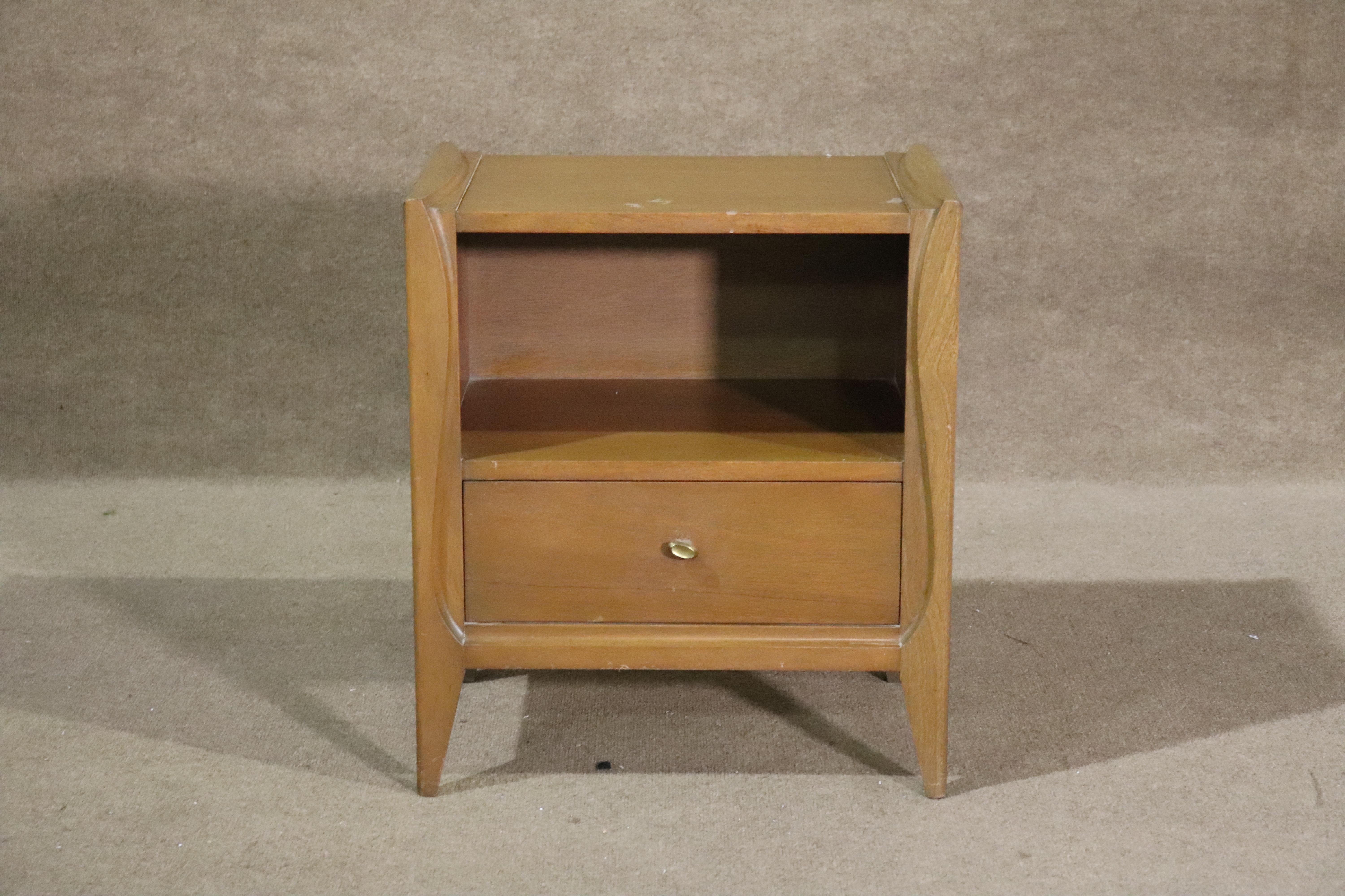 This American made side table is a great example of 1960s style and design. Warm walnut grain table with open storage and single drawer for storage. Attractive top with sculpted edges.
Please confirm location NY or NJ