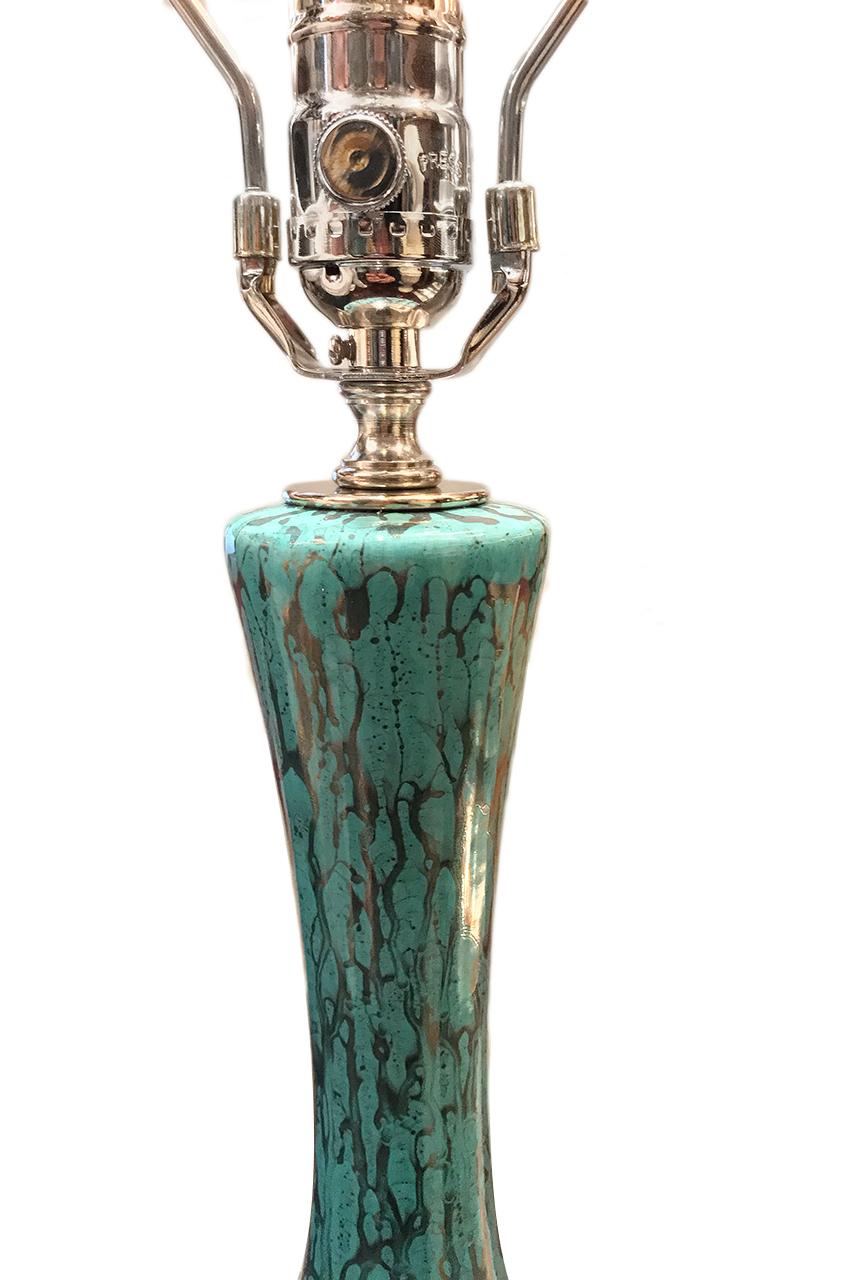 Einzelne Porzellan-Tischlampe aus der Mitte des Jahrhunderts im Zustand „Gut“ im Angebot in New York, NY