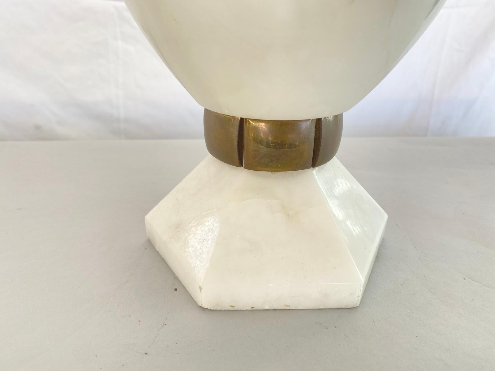 Single Mid-century Vintage Mid-century Italian Alabaster Lamp with Brass Collars In Good Condition For Sale In West Palm Beach, FL