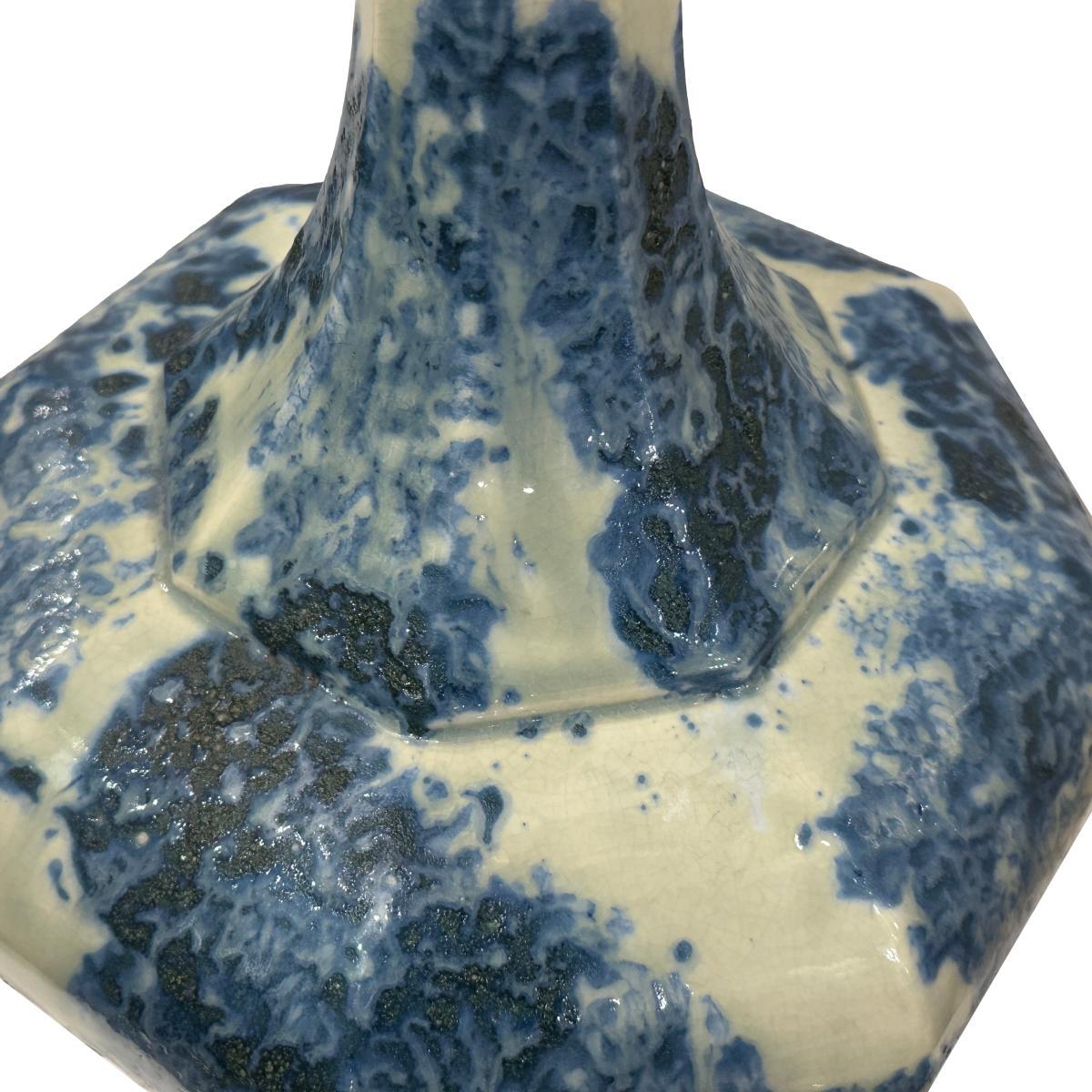 Francese Lampada singola del Medioevo in bianco e blu in vendita