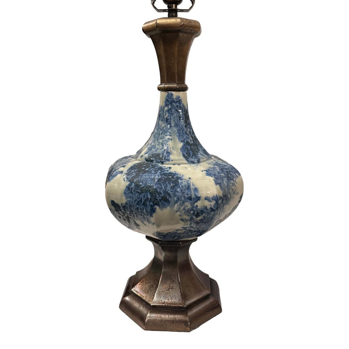 Metà XX secolo Lampada singola del Medioevo in bianco e blu in vendita