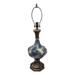 Lampada singola del Medioevo in bianco e blu