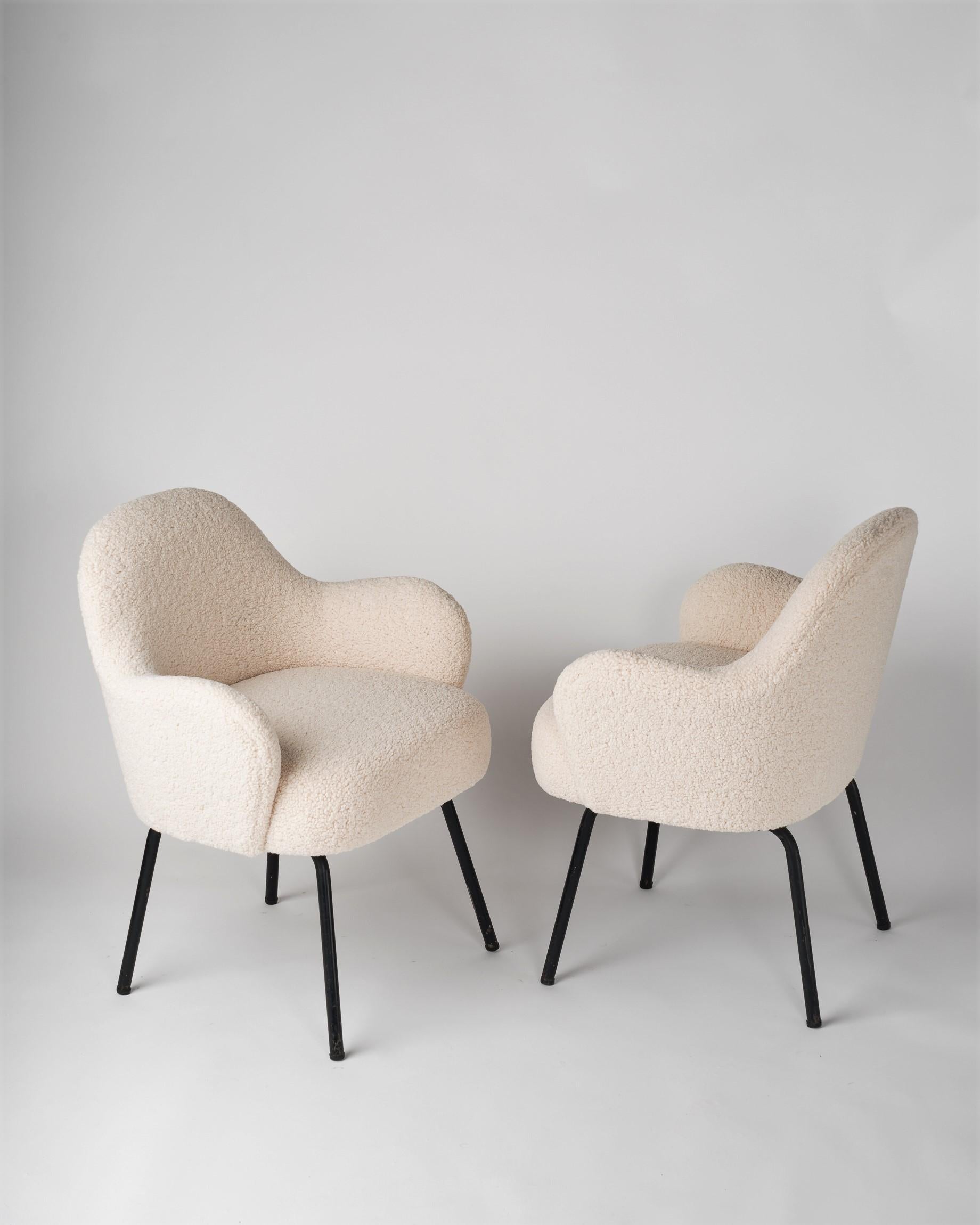 Laqué Chaise simple du milieu du siècle dans le style Saarinen en crème Boucl, France, années 1960