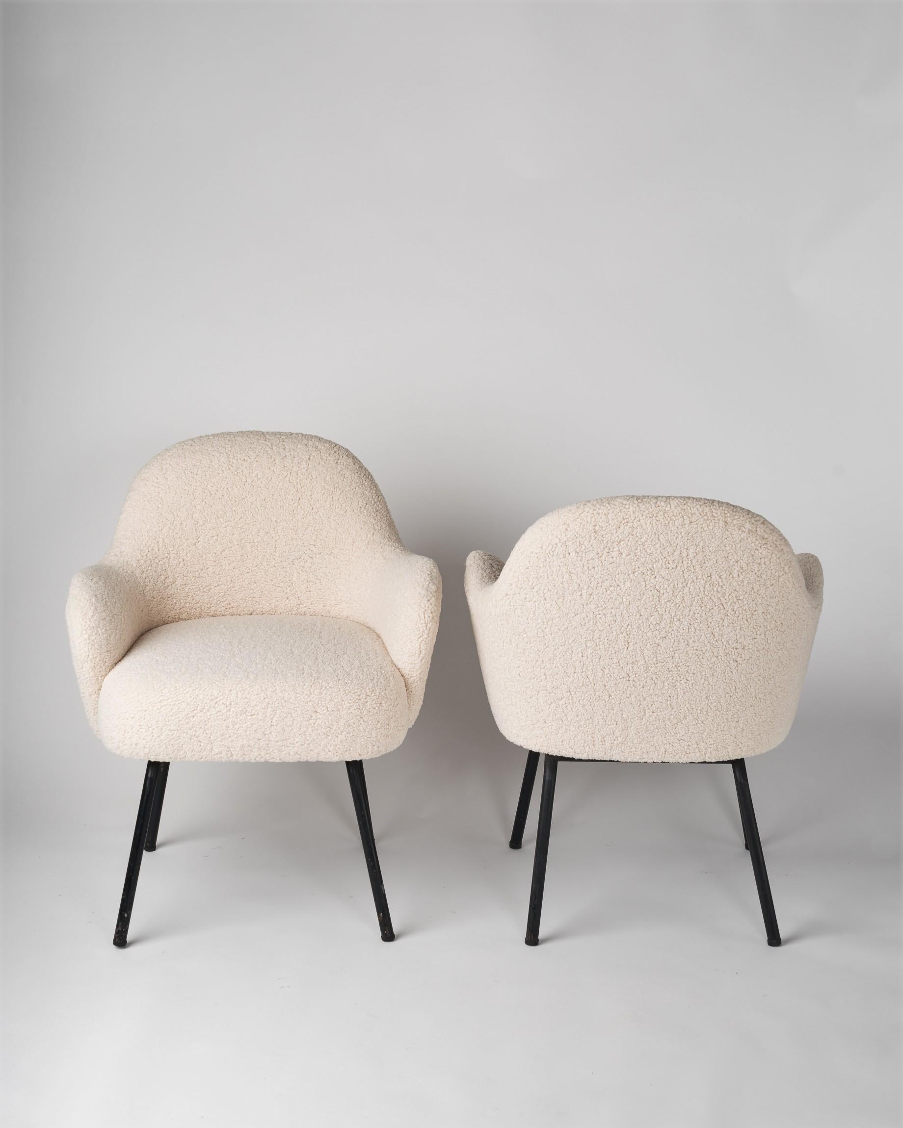 Chaise simple du milieu du siècle dans le style Saarinen en crème Boucl, France, années 1960 Bon état à New York, NY